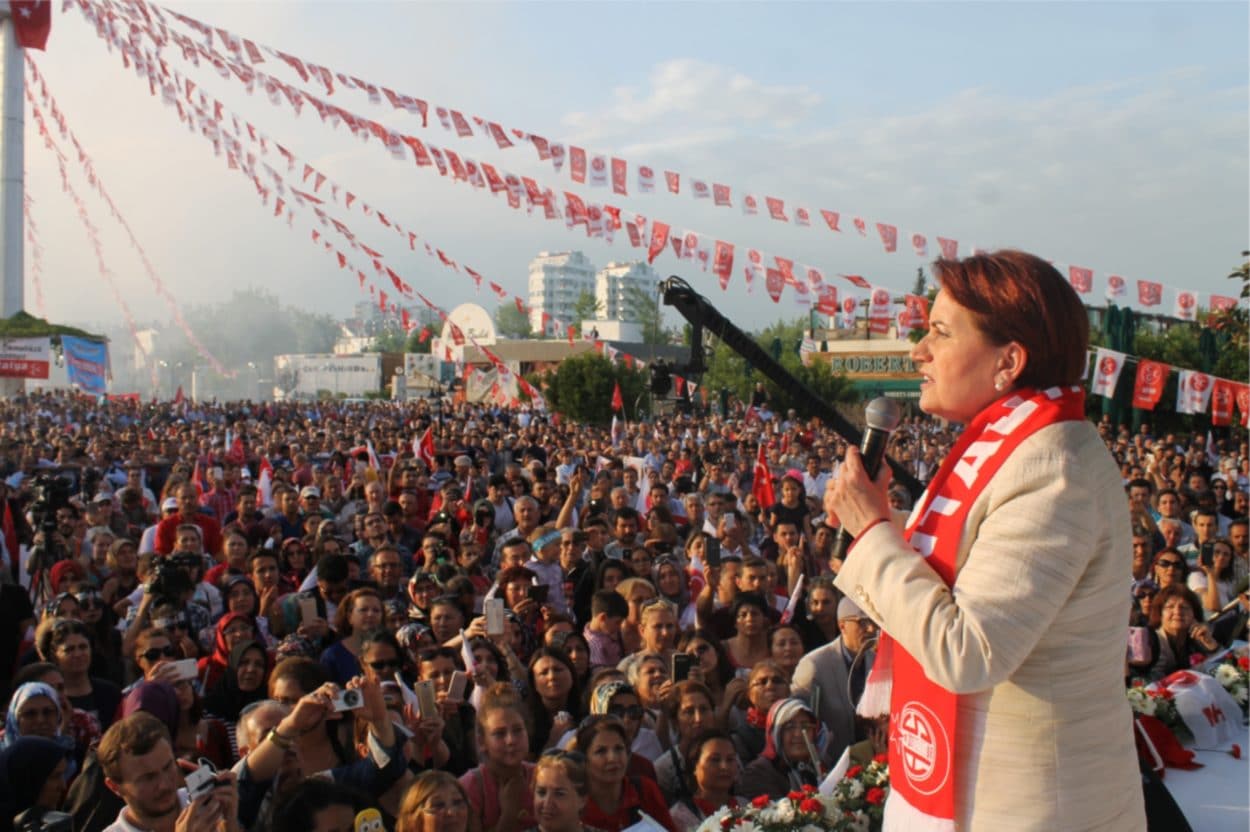 IYI PARTI: Meral Akşener gibt Parteigründung bekannt