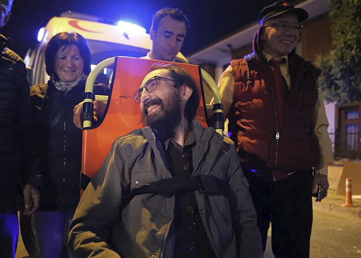 Nach 220 Tagen Hungerstreik: Semih Özakca wird aus U-Haft entlassen