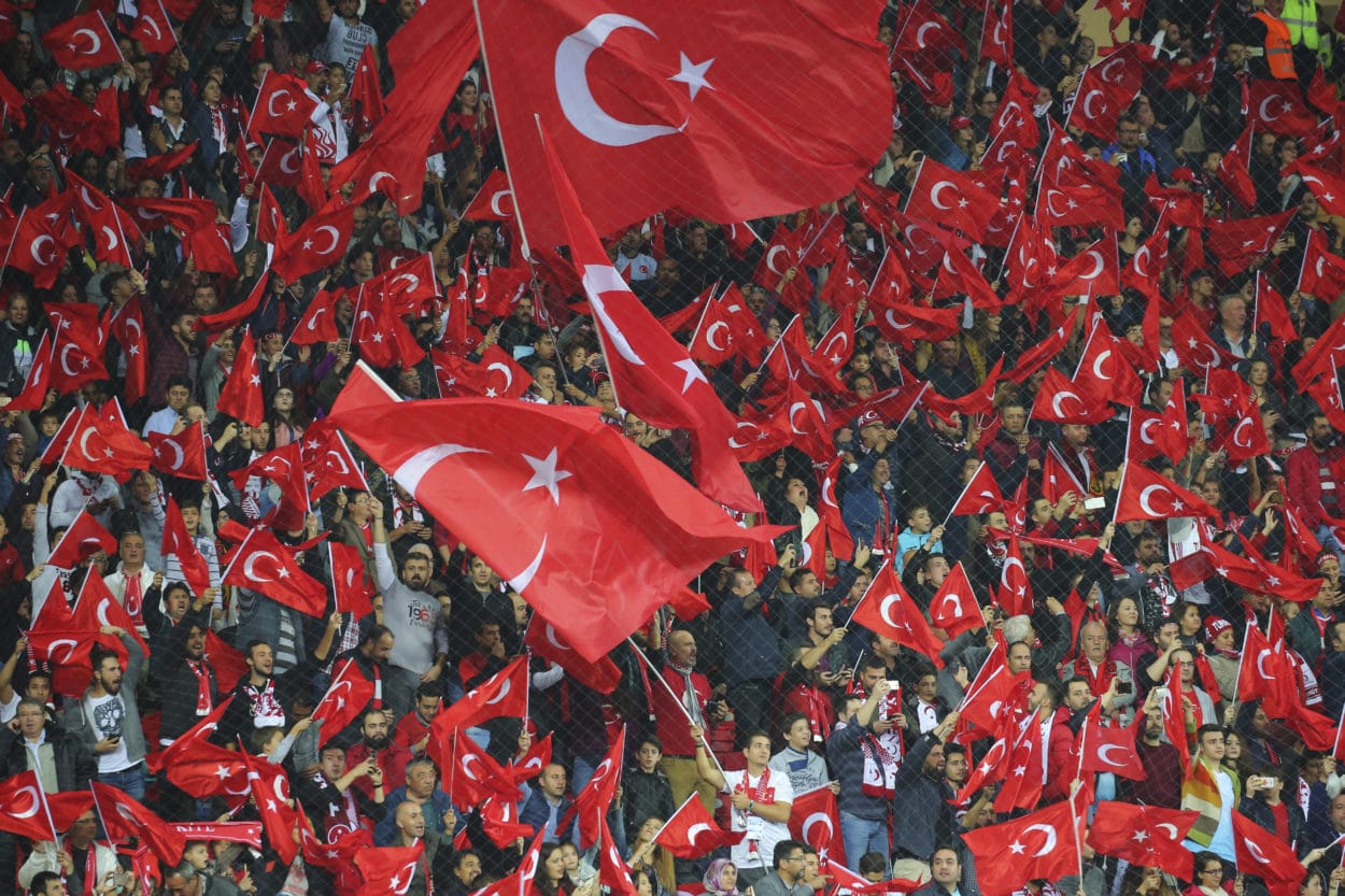 „Nur bam-bam-bam“: Türkischer Popstar Sefo besingt Milli Takım