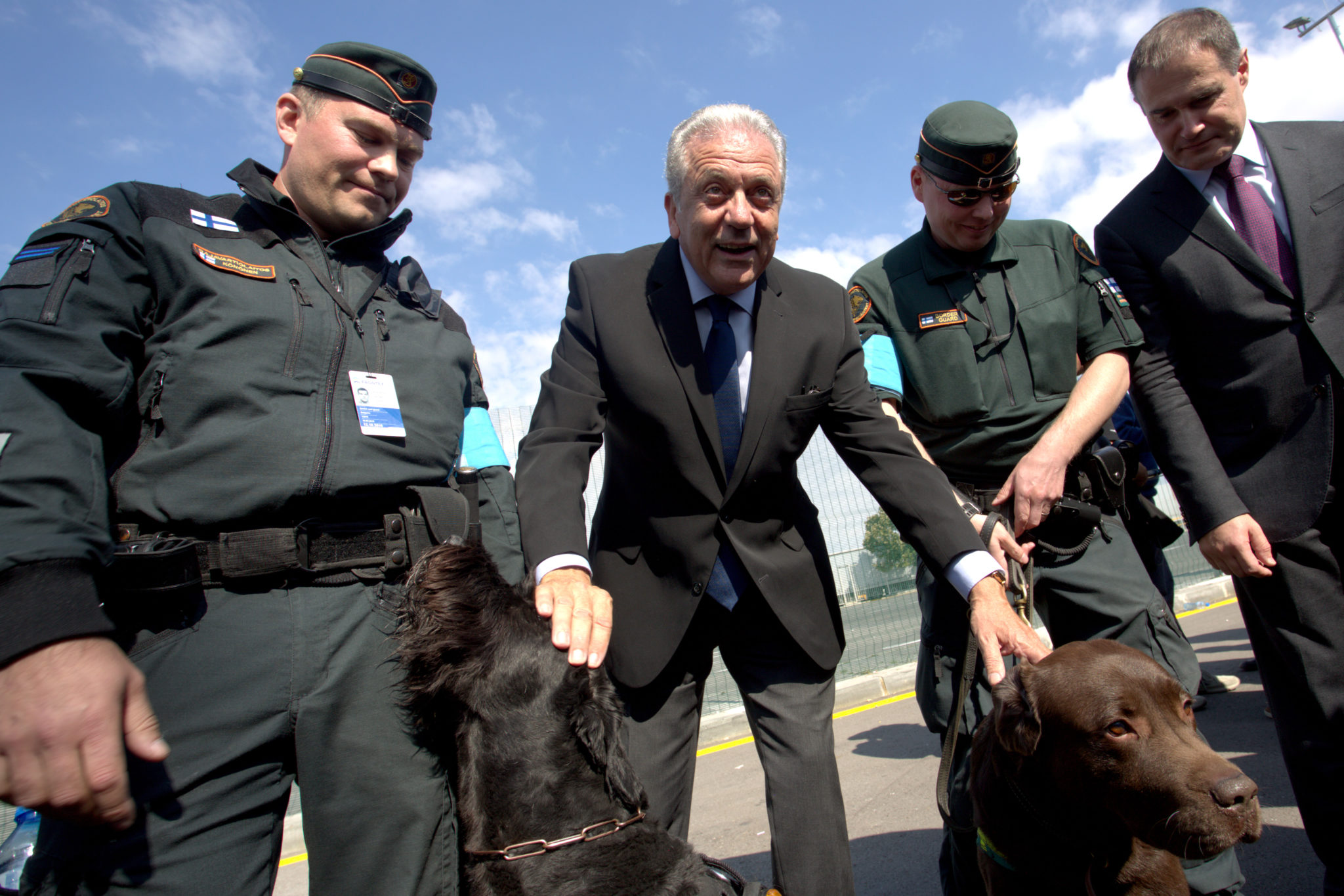 EU-Kommissar Avramopoulos will am Flüchtlingspakt mit Türkei festhalten