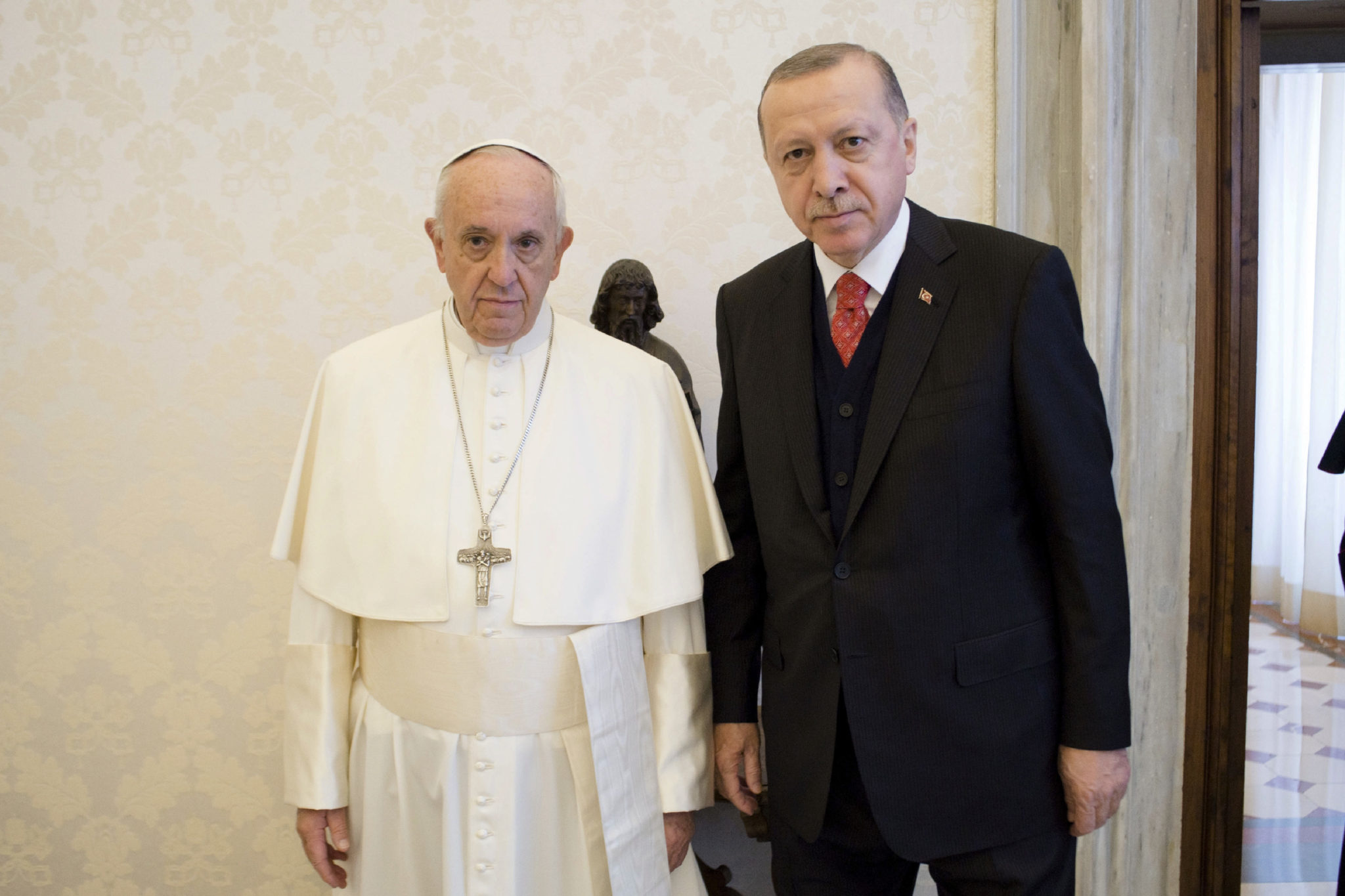 Papst schenkt Erdogan Friedensengel – „Menschenrechte einhalten“
