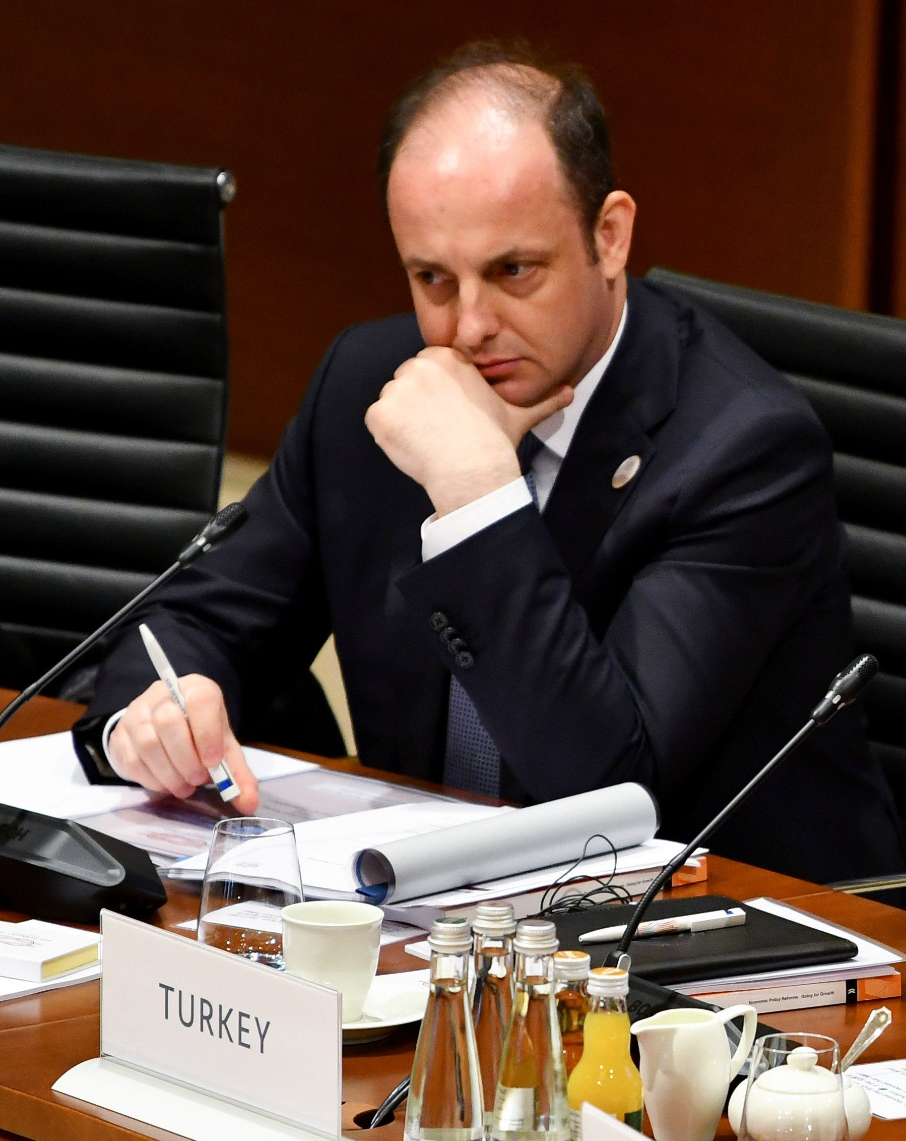 Türkische Lira fällt nach Entlassung von Notenbank-Chef