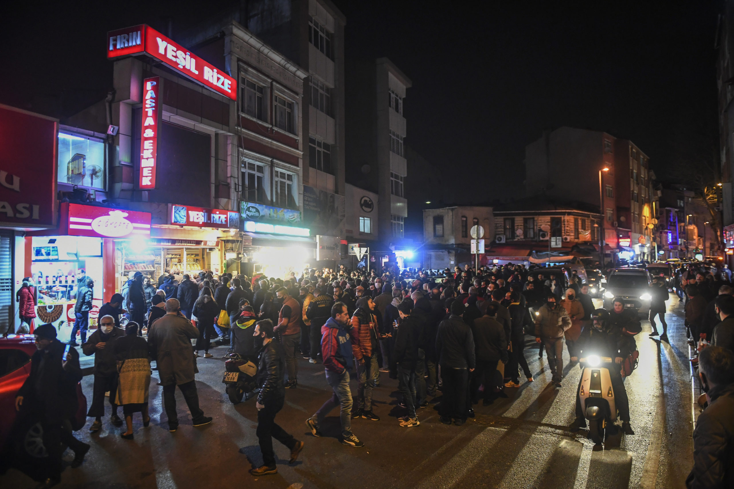 Türkei: Kurzfristige Ausgangssperre sorgt für Panikkäufe und Schlägereien