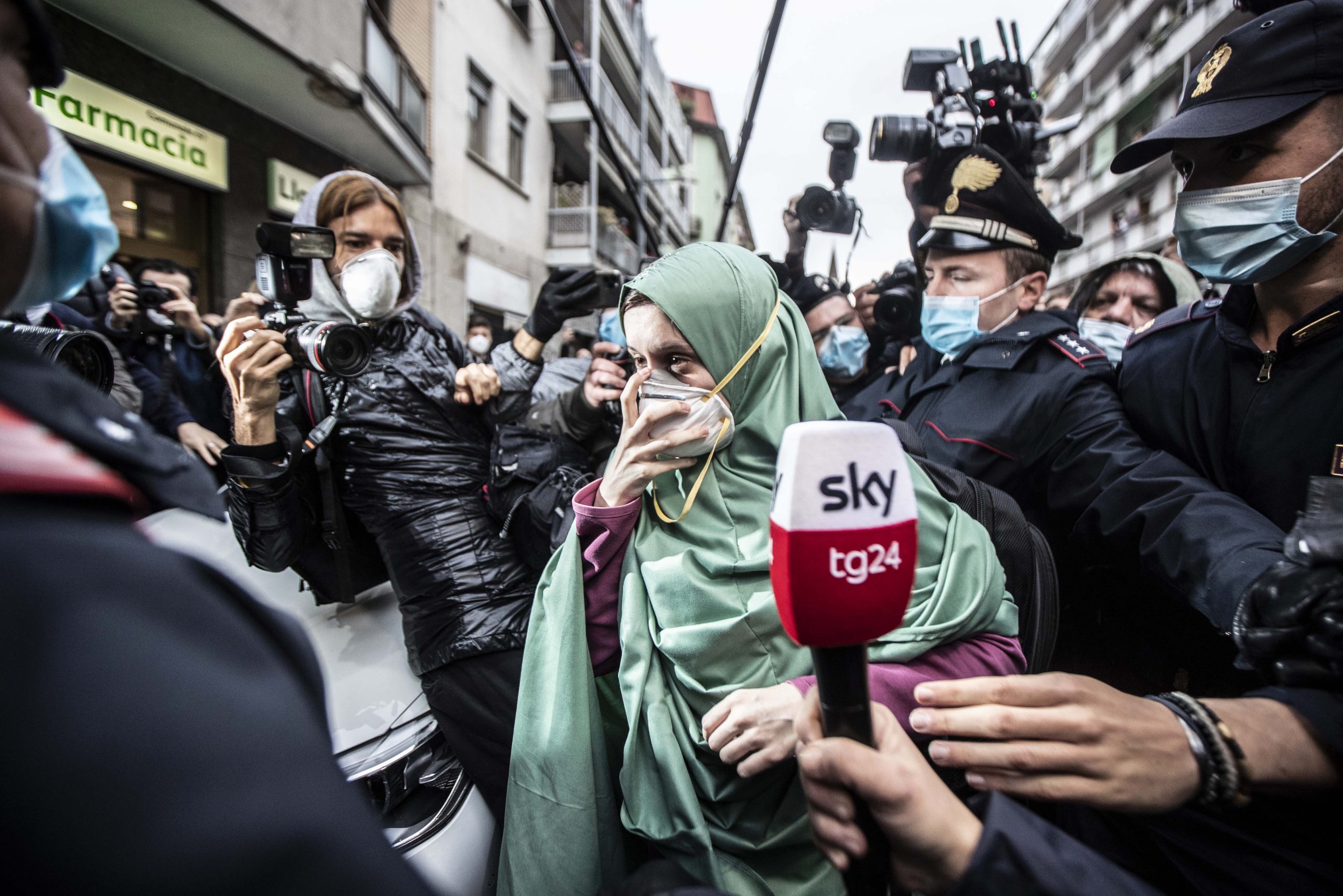 „Hängt sie auf“: Junge Italienerin wählt den Islam − und steht nun unter Polizeischutz