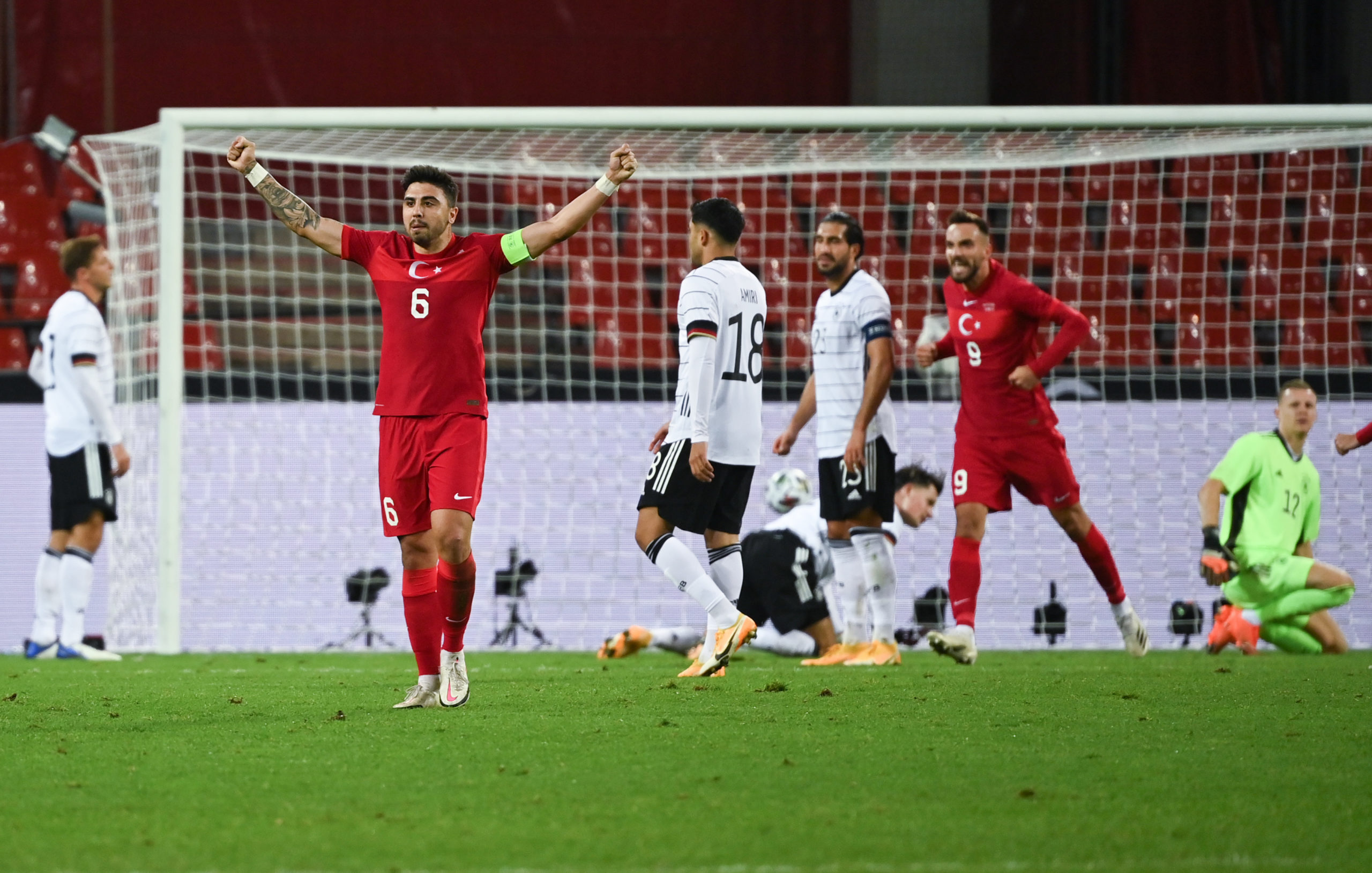 Spektakulärer Test gegen Deutschland: Türkei holt drei Rückstände auf