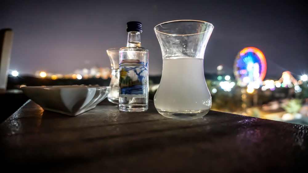Fake-Rakı kostet weiterhin Leben in der Türkei