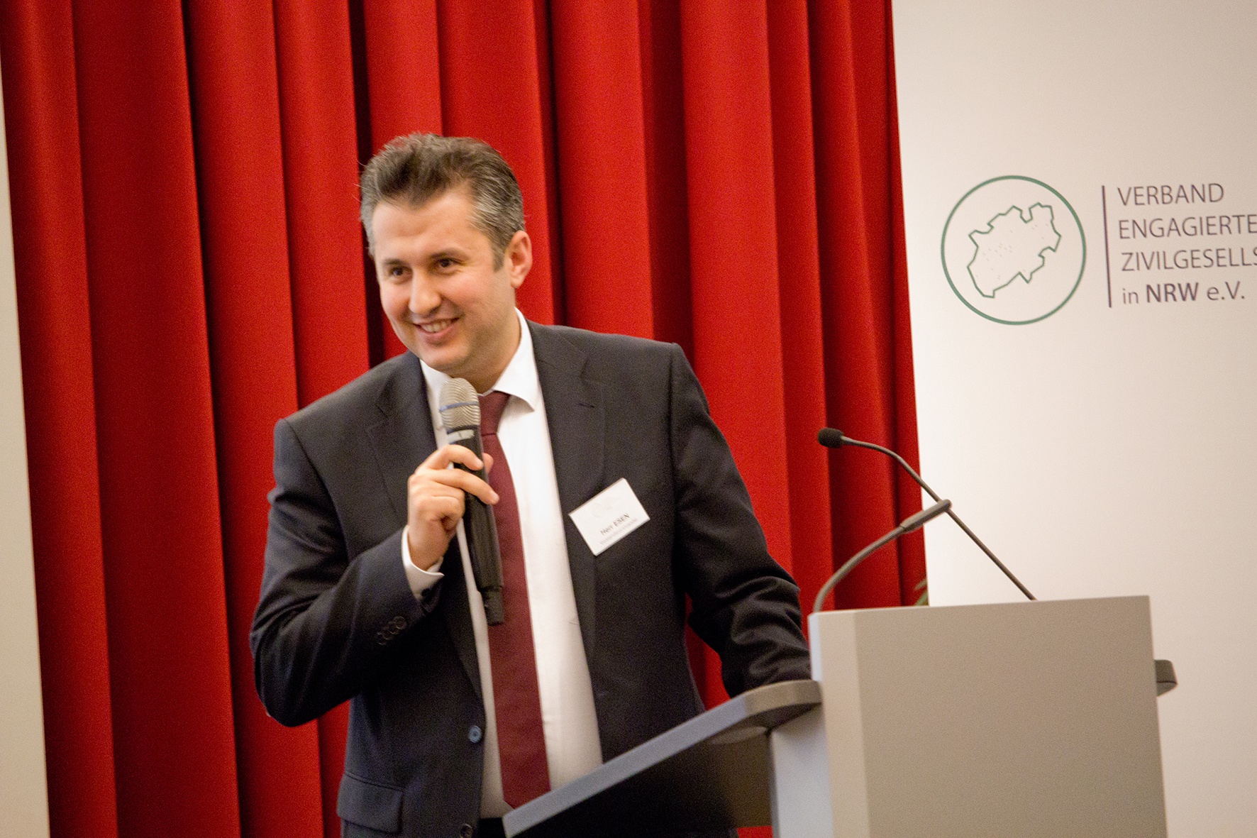 Wie funktioniert Ehrenamt in diesen Zeiten? Ein Gespräch mit Genç Osman Esen