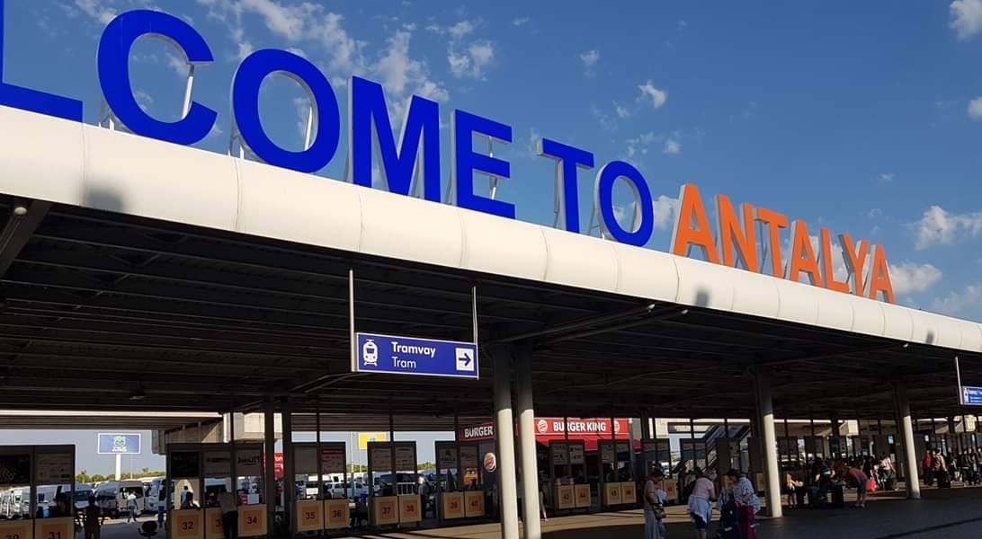 Nach Streit am Gepäckband: Deutscher Zahnarzt in Antalya in U-Haft