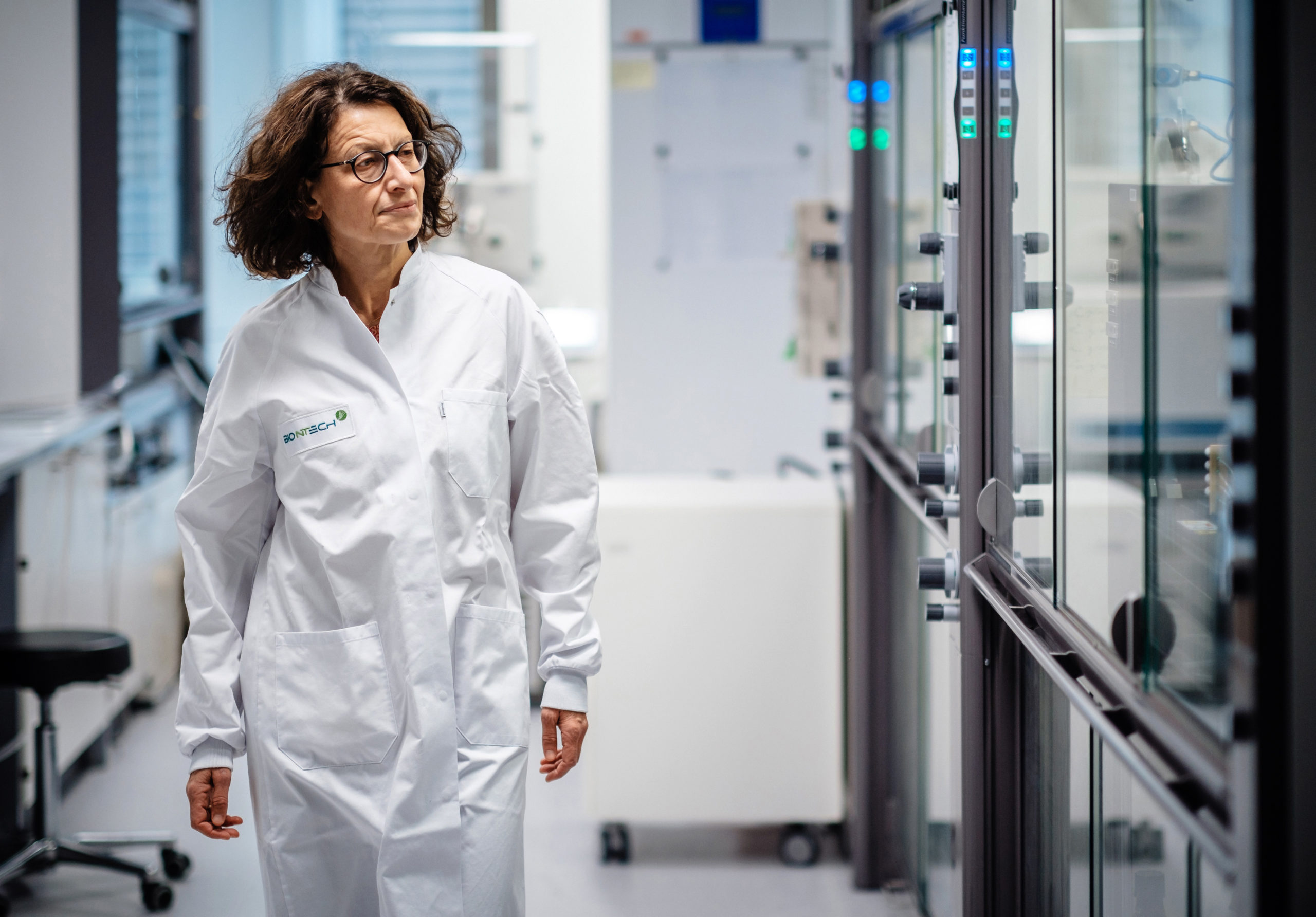 Großer Erfolg für Türeci und Şahin: Großbritannien gibt grünes Licht für Corona-Impfung