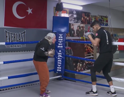 74-jährige Belgierin boxt in der Türkei gegen Parkinson