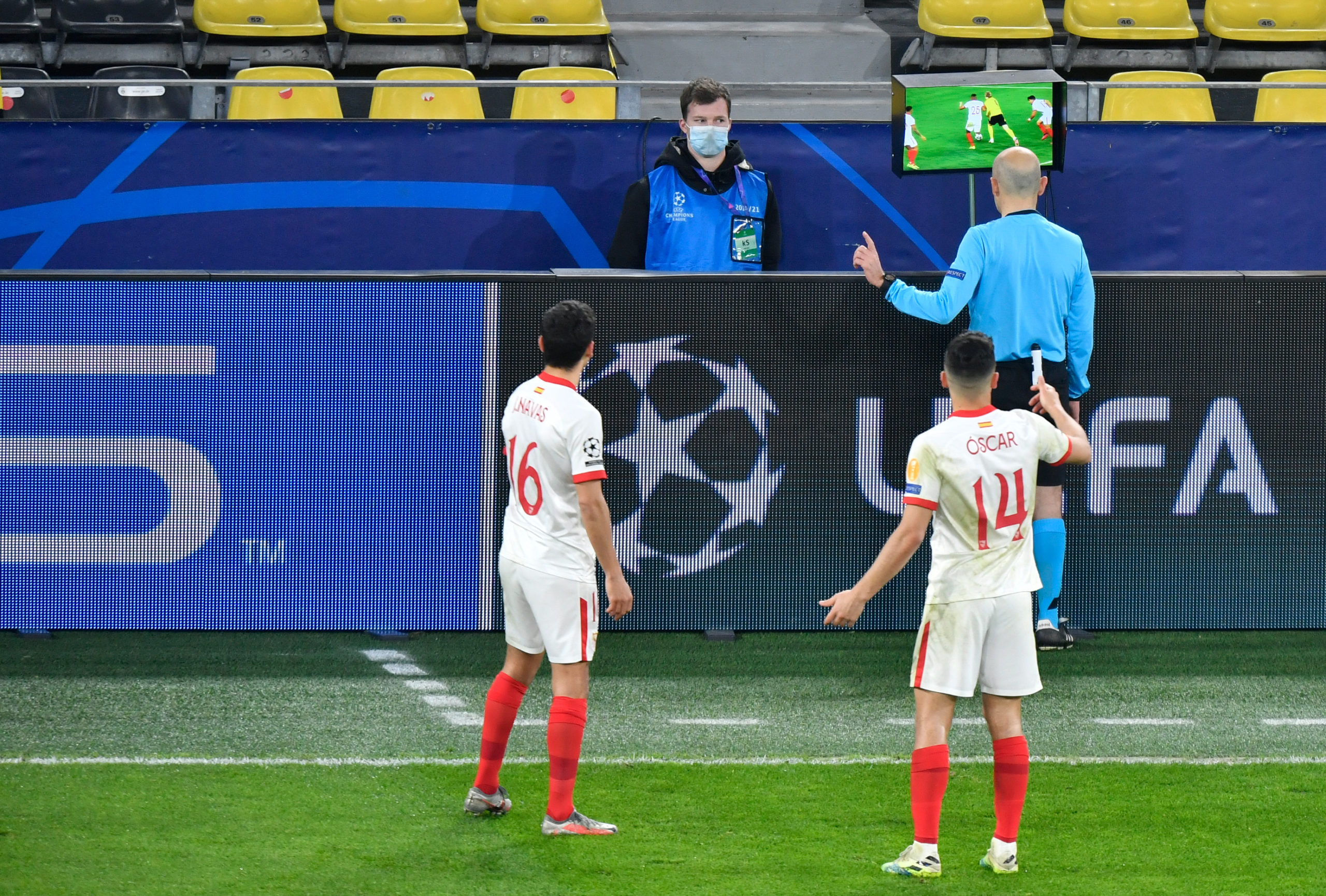 BVB-Sevilla: Cüneyt Çakır und VAR sorgen für neun kuriose Minuten