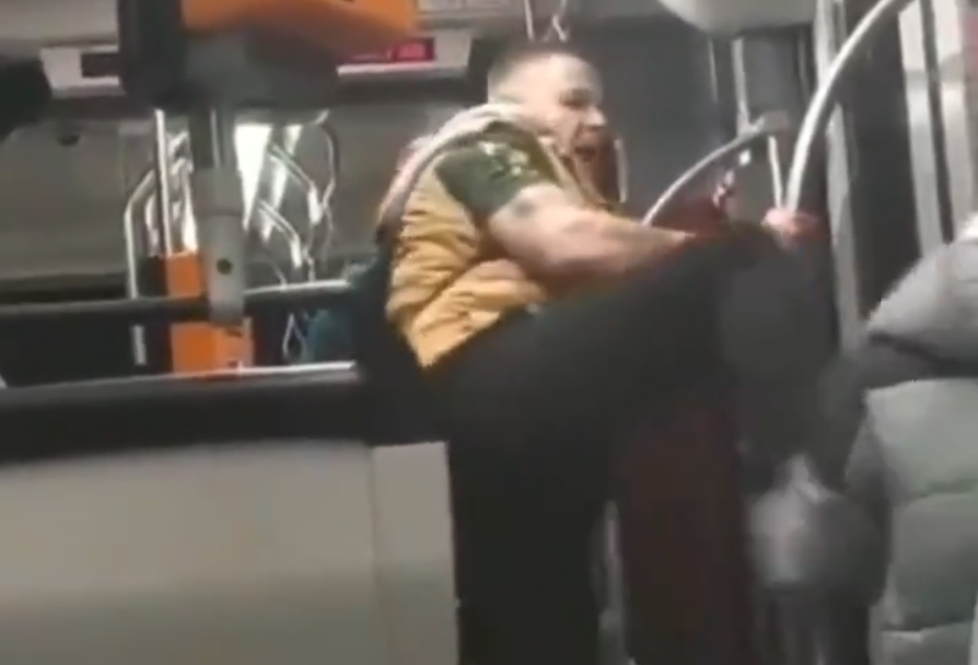 Rassismus in der Tram: Syrer brutal angegriffen