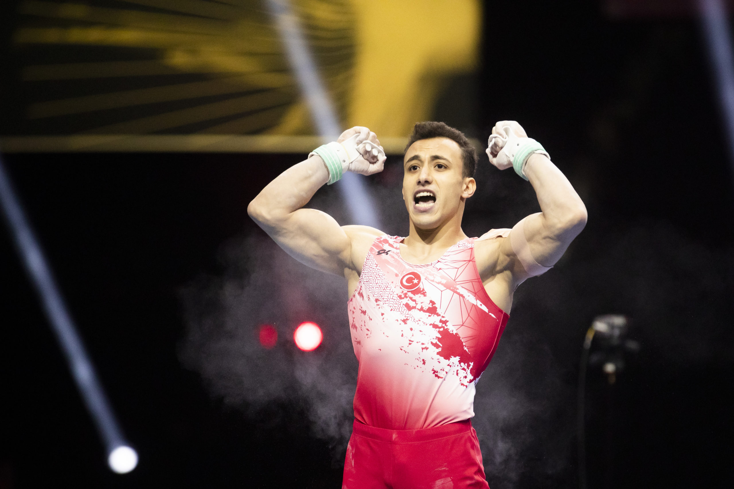 Gold bei der Turn-EM: Türkischer Sportler räumt am Barren ab