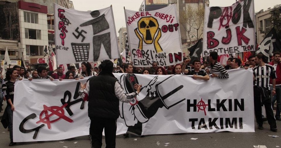 Nach über fünf Jahren: Freispruch für türkische Fußball-Ultras aufgehoben