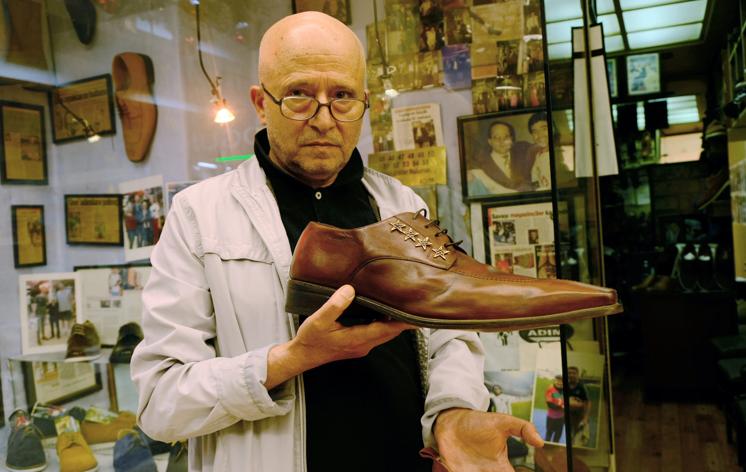 Istanbuler Schuster fertigt Schuhe für „Riesen“
