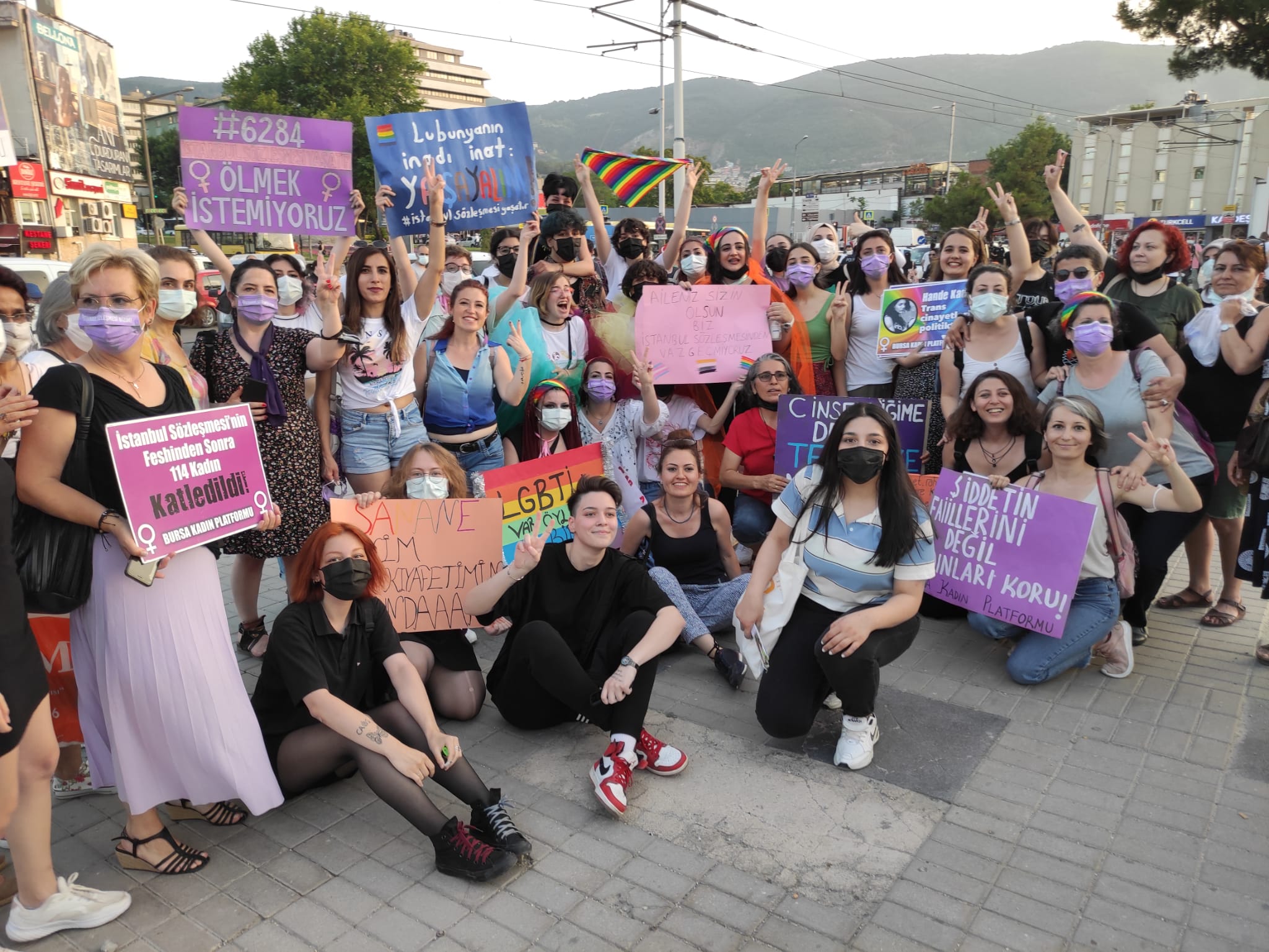 Aus für Istanbul-Konvention: Frauen protestieren, Erdoğan verteidigt