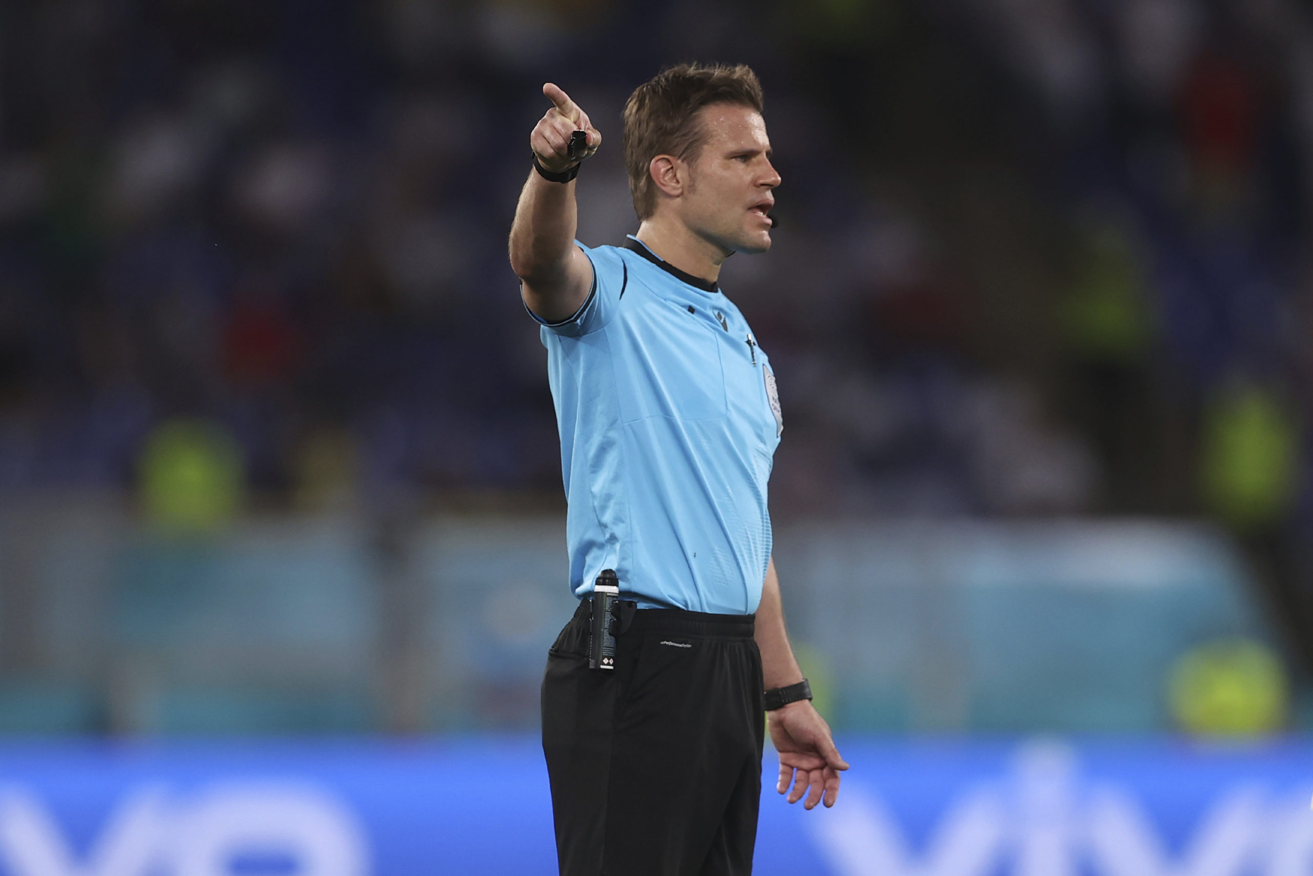 Münchner Brych pfeift Halbfinale – Çakır fliegt heim