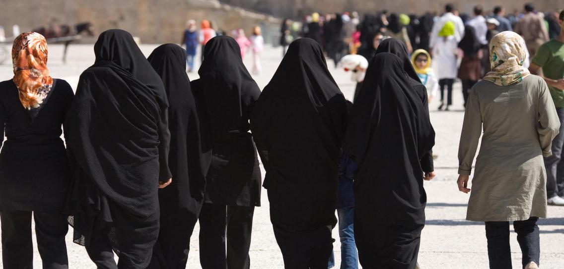Iran: Mann überfährt Frauen wegen „unislamischer“ Outfits