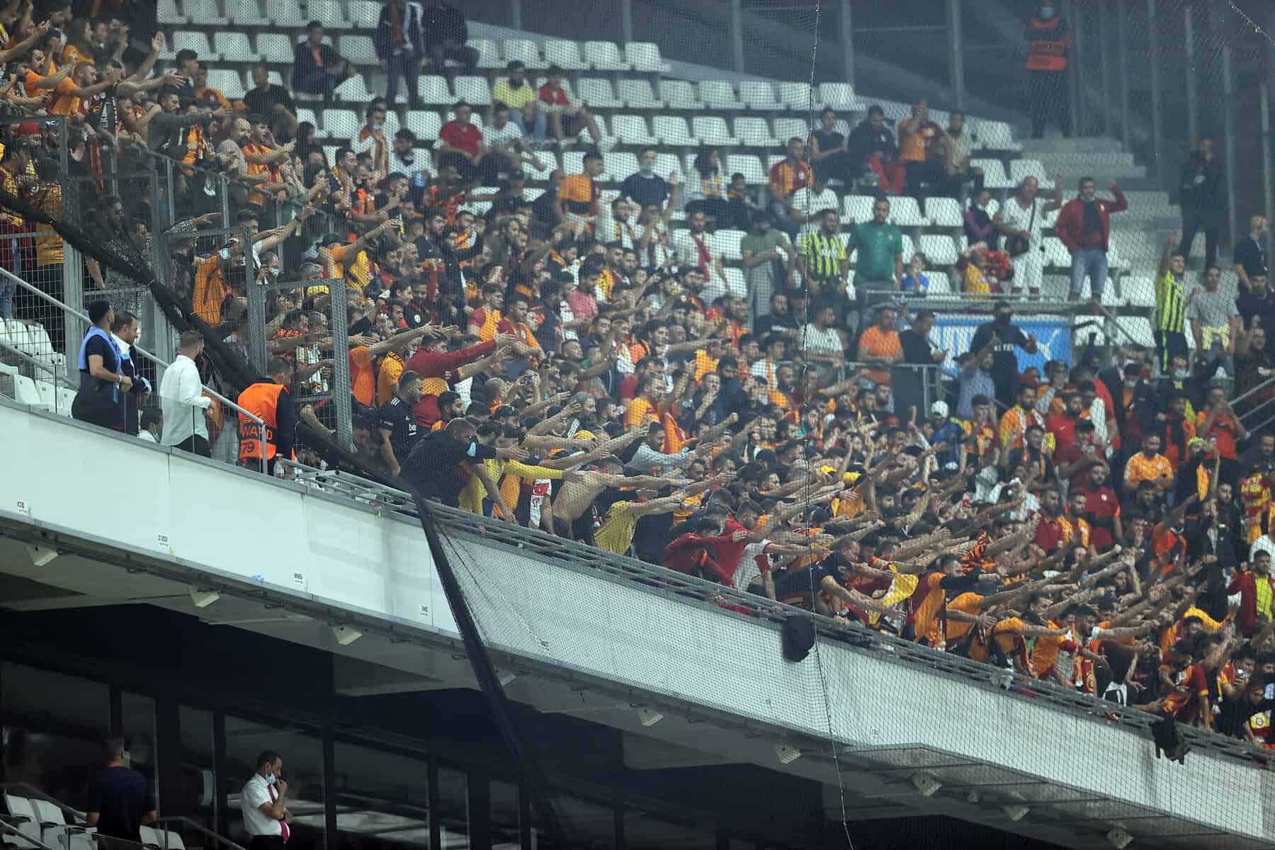 Randale bei Marseille-Galatasaray: Feuerwerkskörper fliegen auf Fans