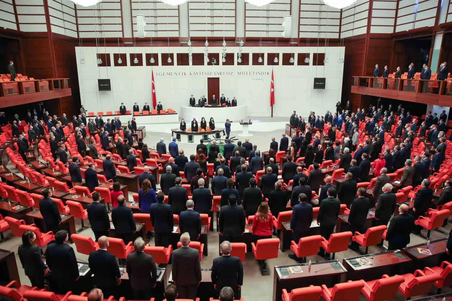 Gewalt gegen Frauen: AKP und MHP lehnen Untersuchung ab