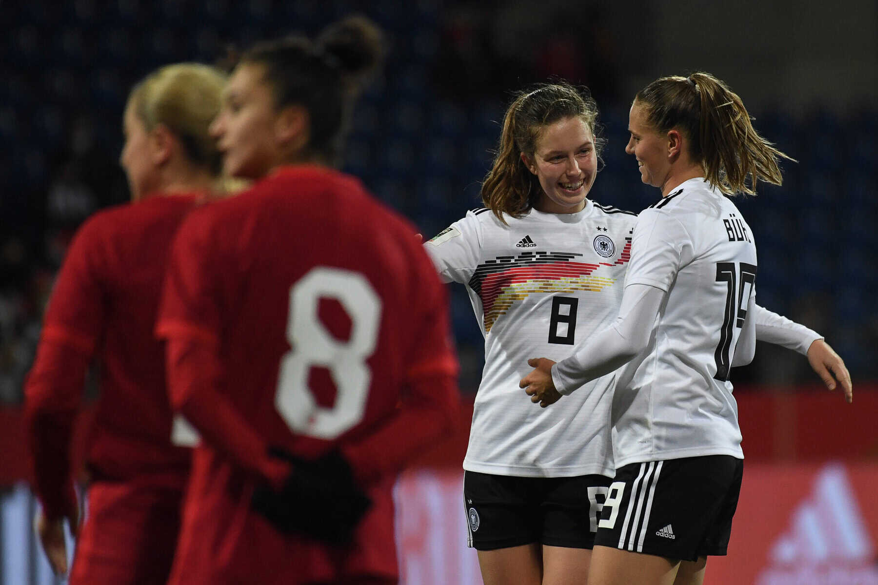 Eigentor gleich zu Beginn: DFB-Frauen deklassieren Türkei