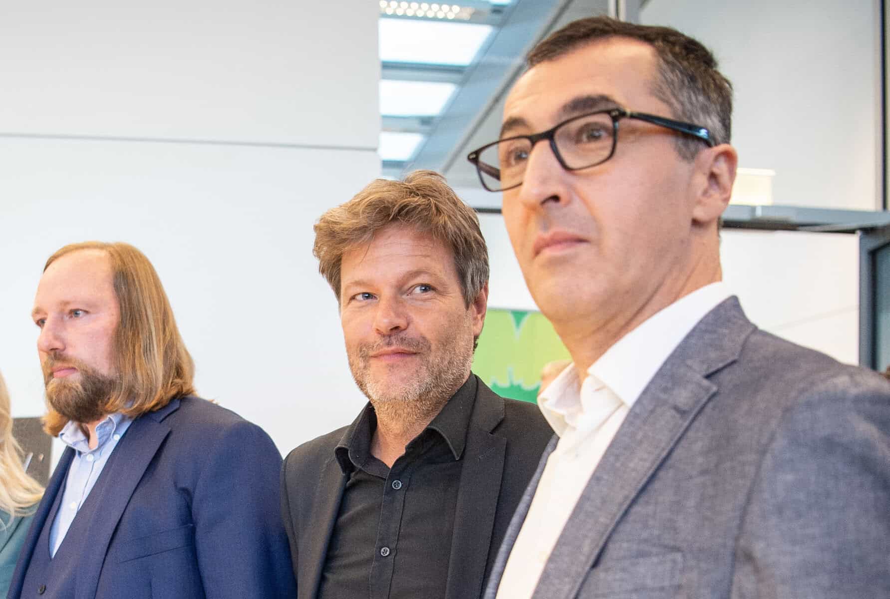 Özdemir will sich für mehr Tierwohl und Impfpflicht einsetzen