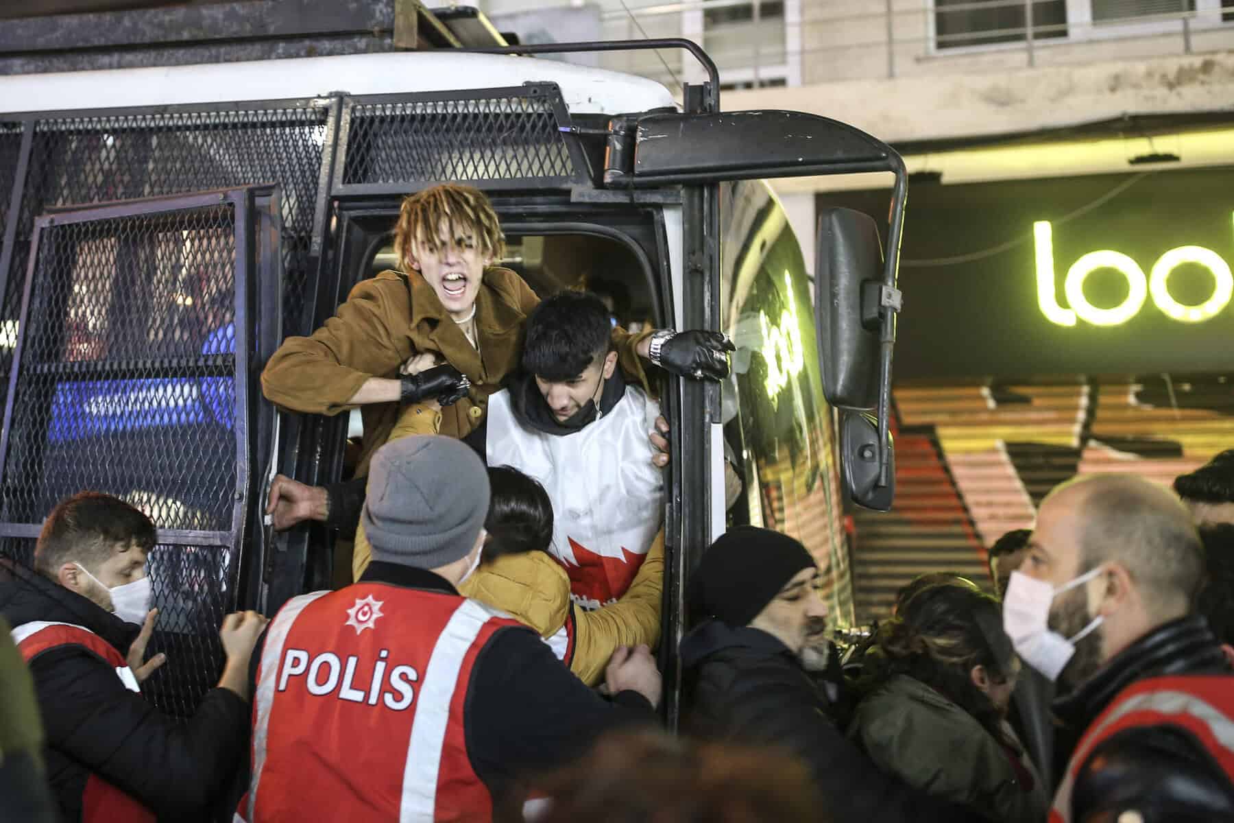 Währungsverfall in der Türkei: Demonstranten und Straßenreporter festgenommen