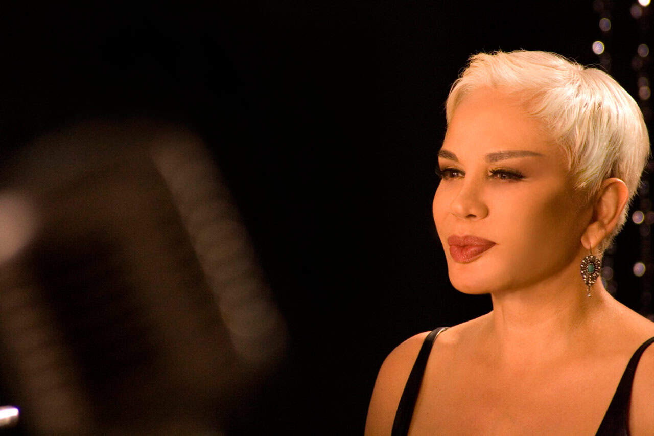 Anzeige und Solidarität: Konservative Muslime attackieren Musiklegende Sezen Aksu