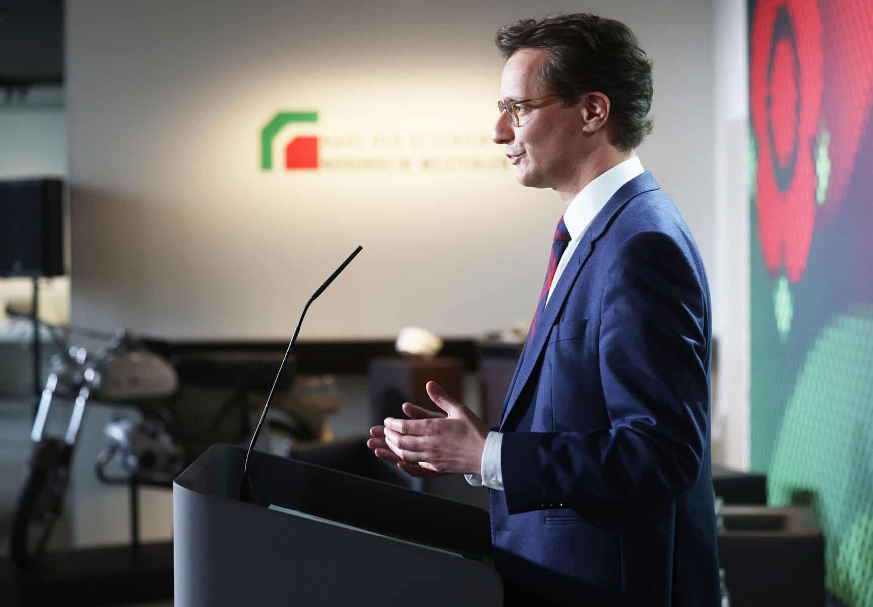 NRW-Ministerpräsident Wüst würdigt Leistungen von Einwanderern