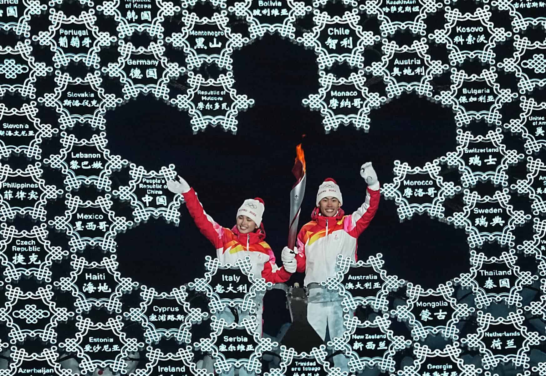 Unwürdige Inszenierung in China: Uigurin zündet das olympische Feuer