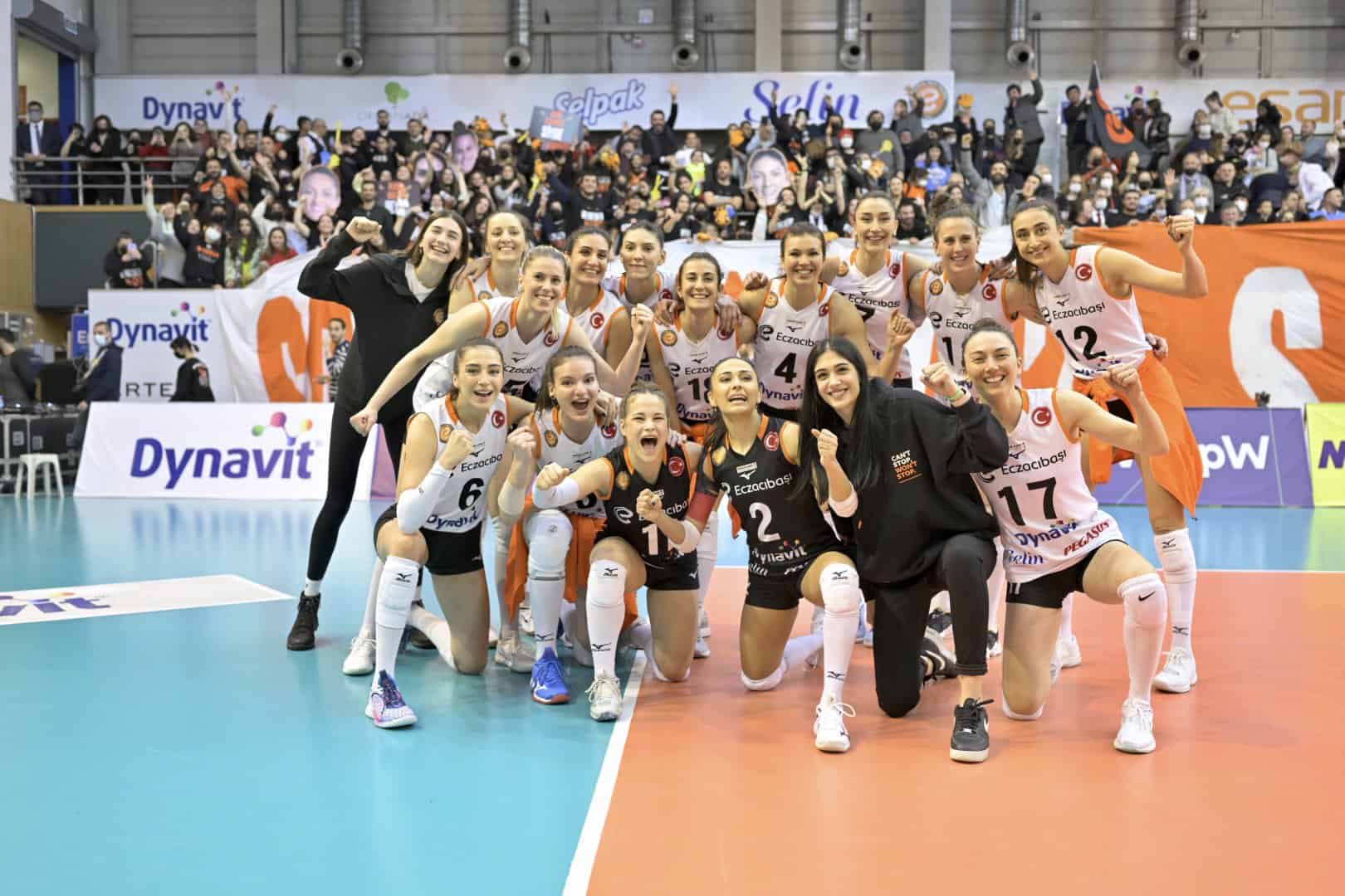 Internationaler Volleyball: Eczacıbaşı gewinnt erstes Finalspiel gegen Stuttgart