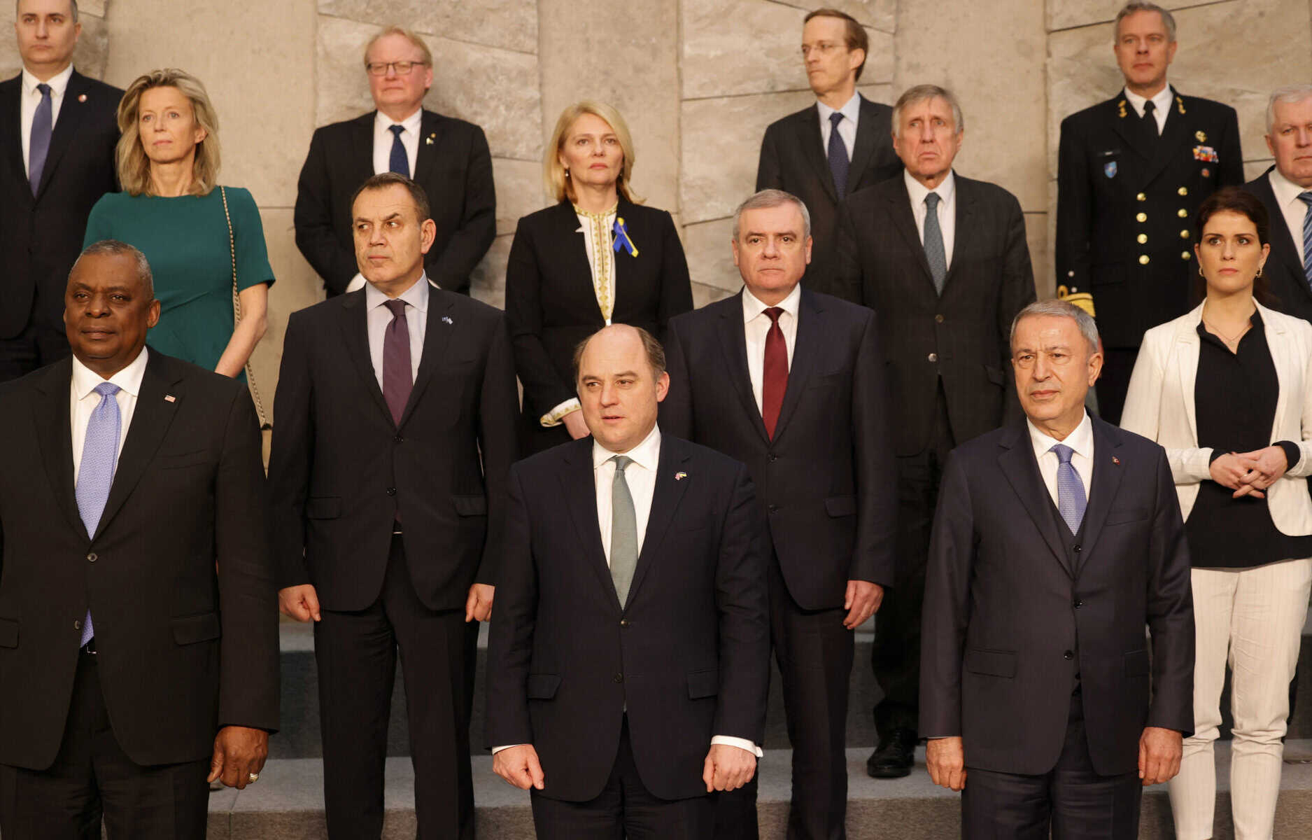 Akar in Brüssel: Alarmierte NATO stärkt die Ostflanke