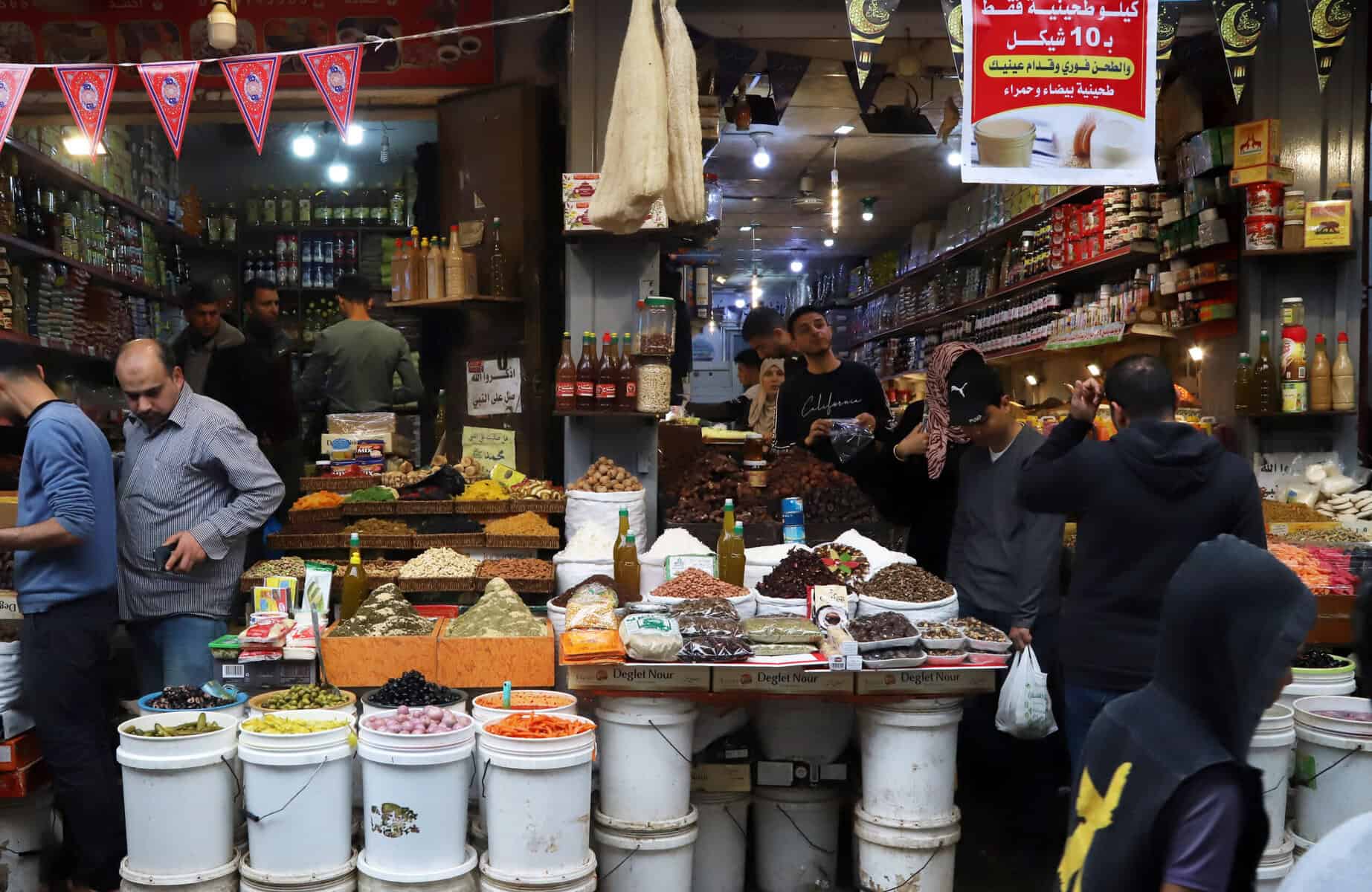 Monat der Barmherzigkeit: Muslime begegnen Ramadan mit hohen Preisen