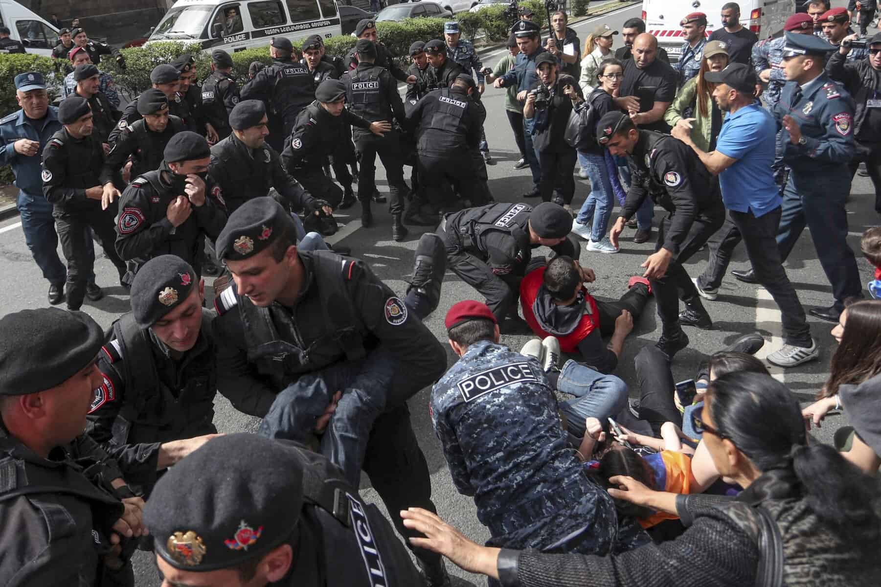 Paschinjan unter Druck: Hunderte Festnahmen bei Protesten in Armenien