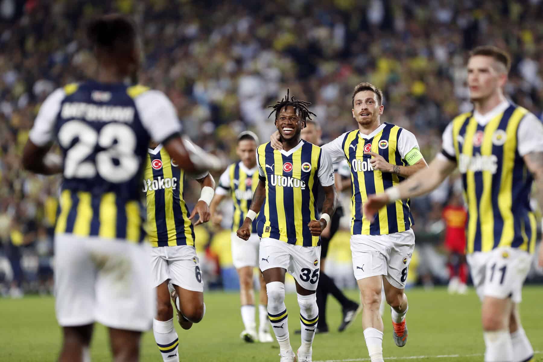 Europäischer Fußball: Fenerbahçe stark, Gala und Beşiktas straucheln