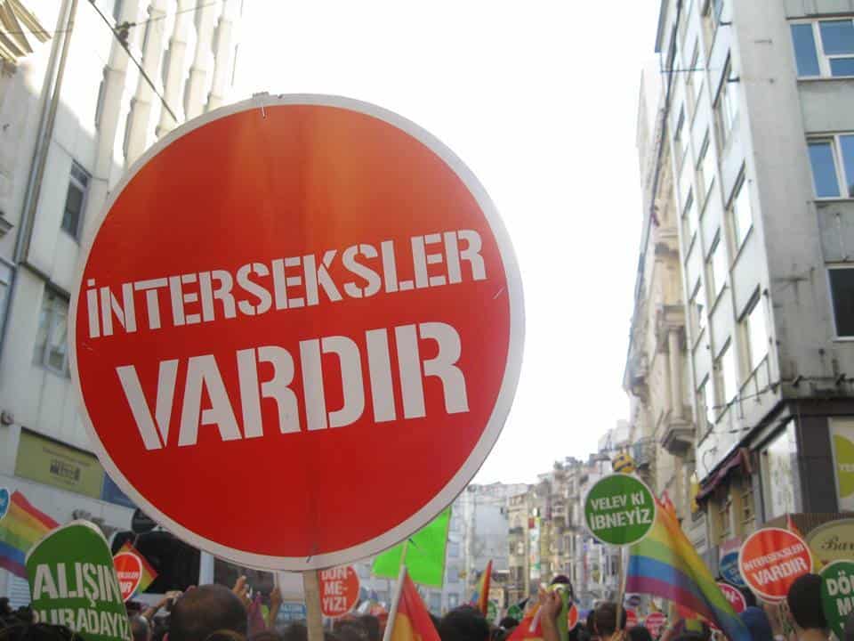 Erdoğan will LGBT „ausbremsen“ und türkische Familien stärken