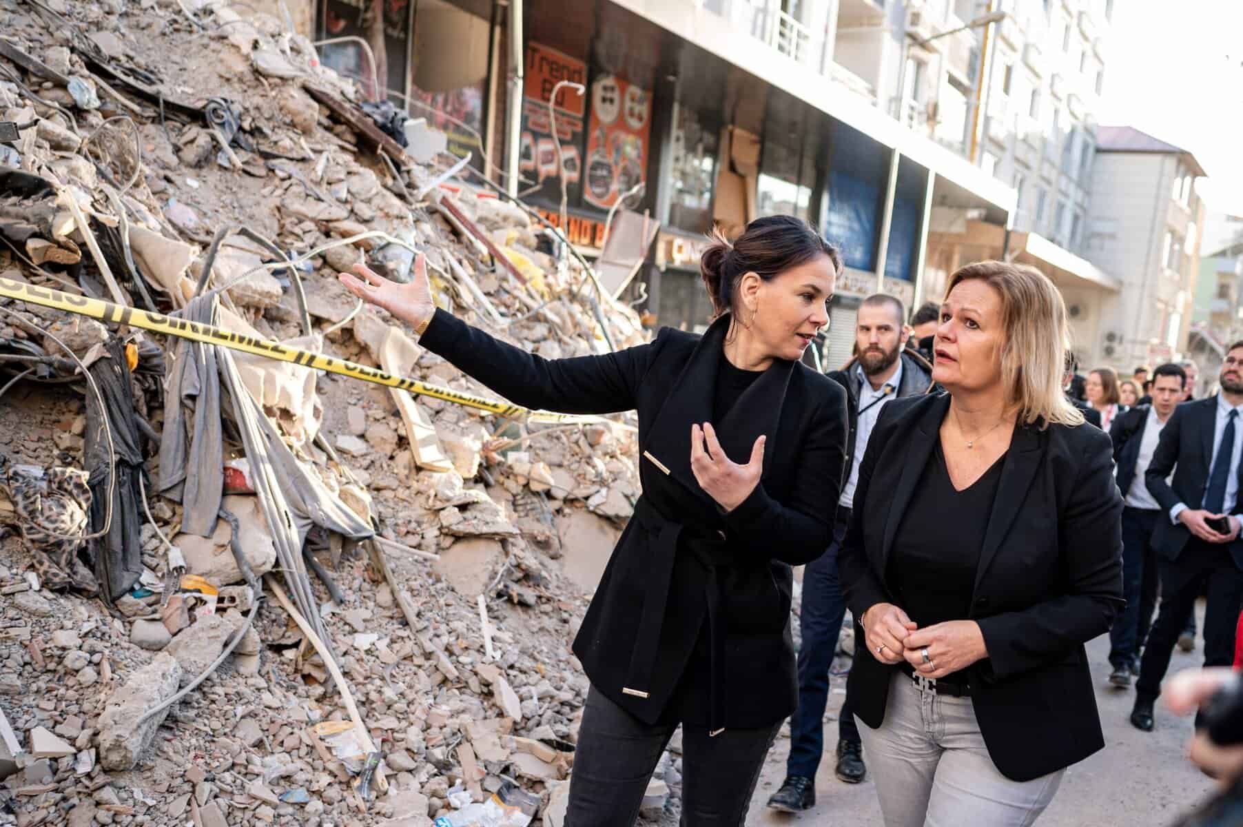 Baerbock und Faeser im Erdbeben-Gebiet: Weitere Hilfsgelder in Millionenhöhe geplant