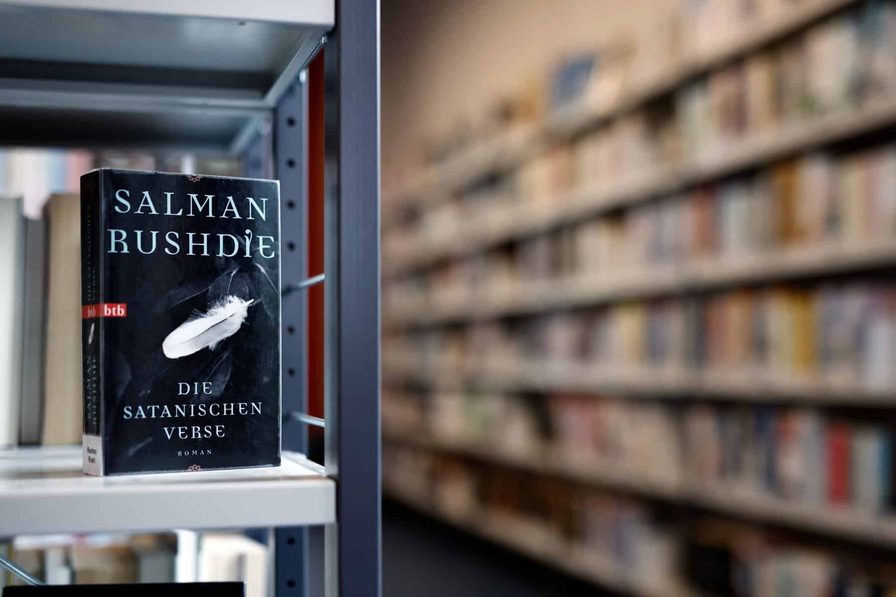 Nachfrage nach Attentat: Rushdies „satanische Verse“ immer beliebter
