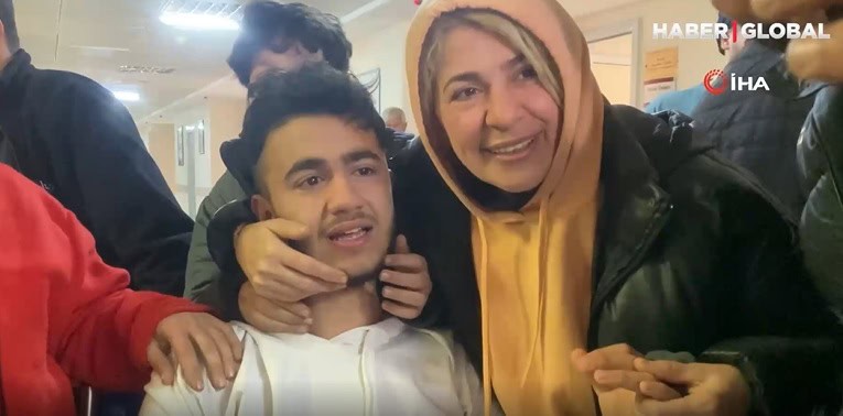 „Habe meinen Urin getrunken“: Wie einige Erdbebenopfer so lange überleben konnten