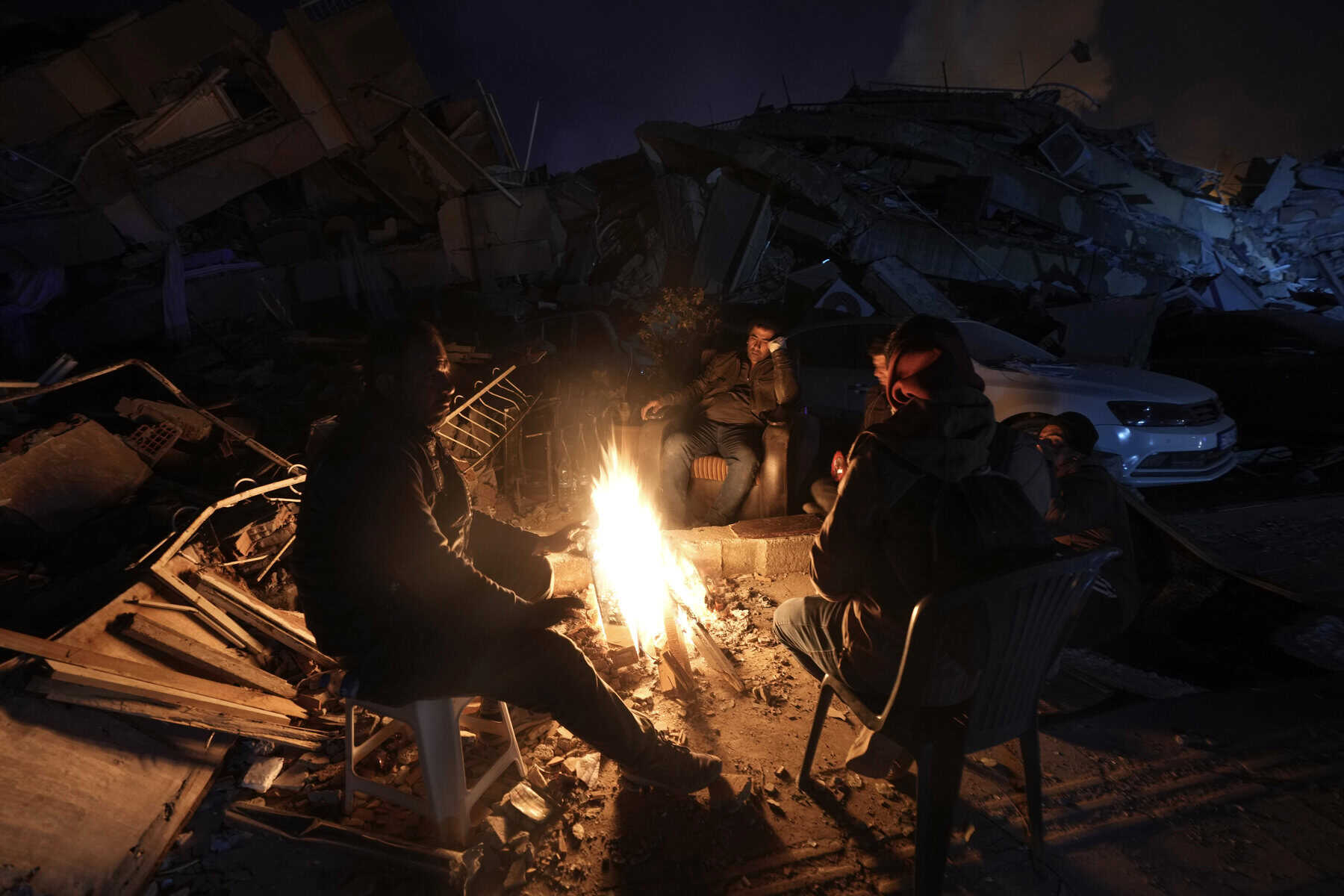 Hoffen auf weitere Wunder: Auch mehr als drei Tage nach Erdbeben werden Überlebende geborgen