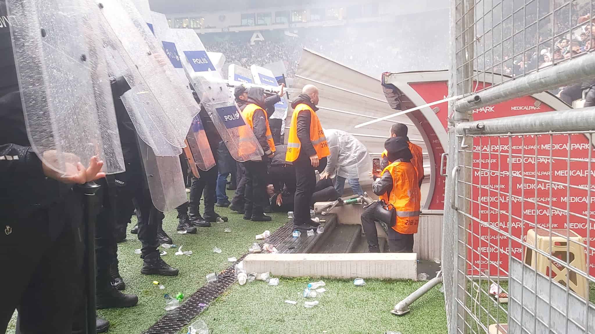 Kurden-feindliche Ausschreitungen: MHP-Chef Bahçeli lobt Bursaspor-Fans