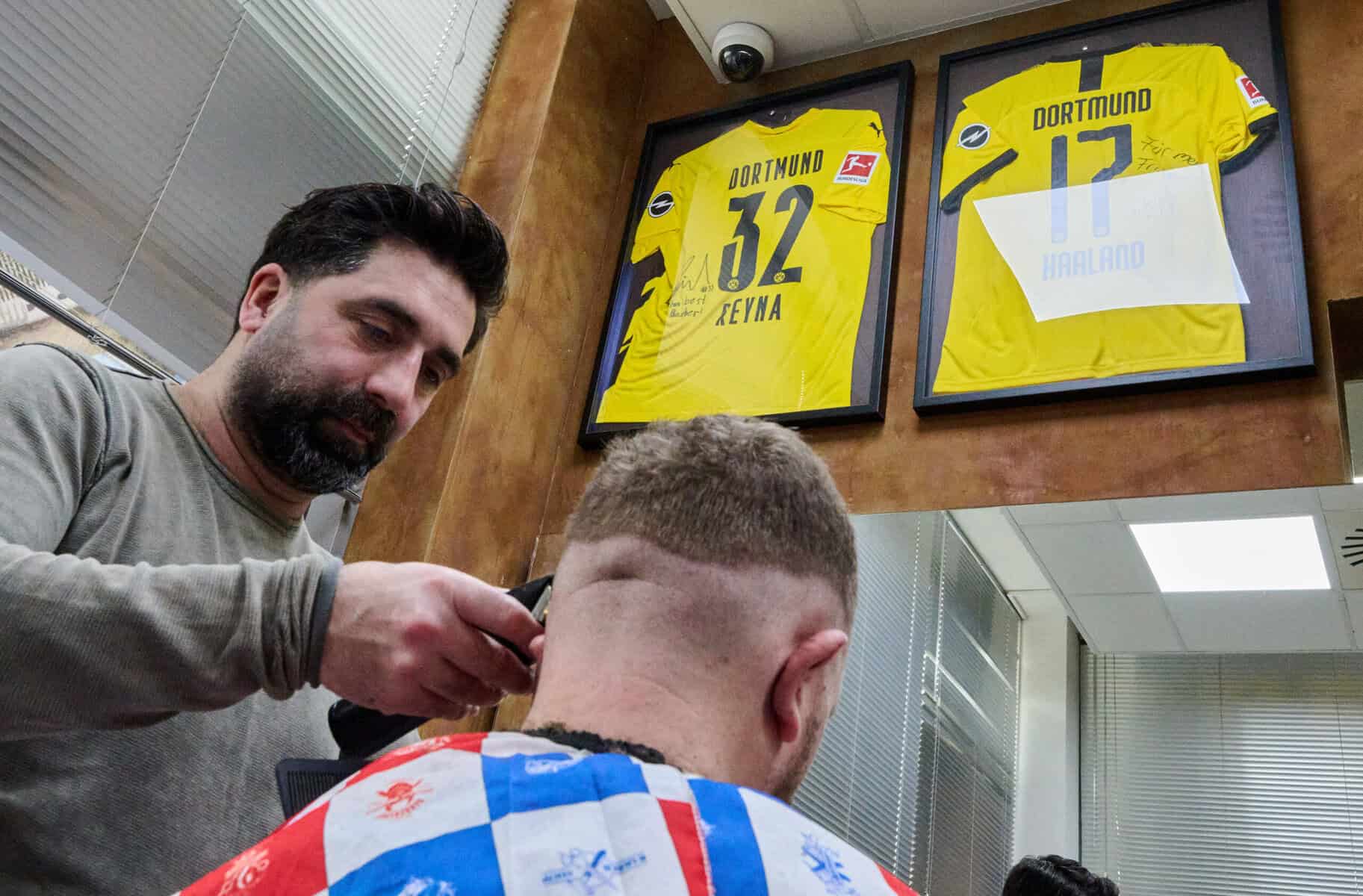 Deutsch-türkischer Friseur des BVB: Erst belächelt, dann beneidet
