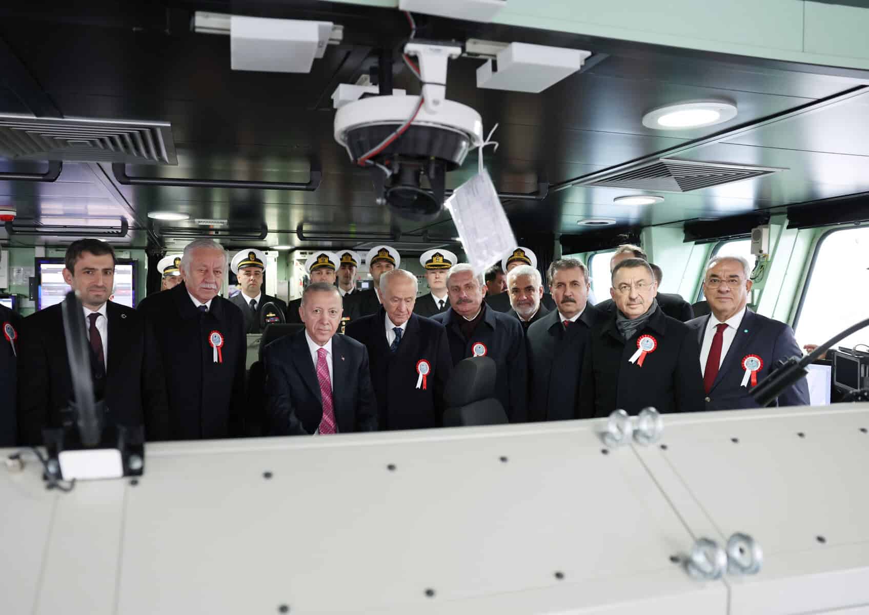 TCG Anadolu: Türkei stellt ersten eigenen Flugzeugträger vor