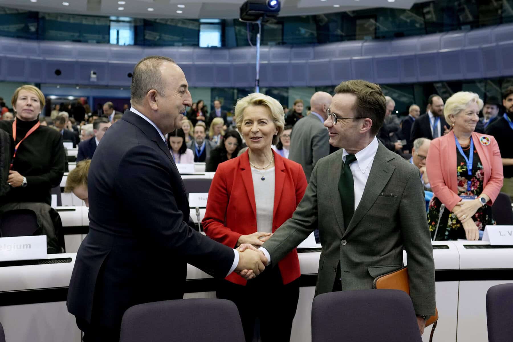 Erwartungen übertroffen: Geberkonferenz sammelt sieben Milliarden Euro für Türkei und Syrien