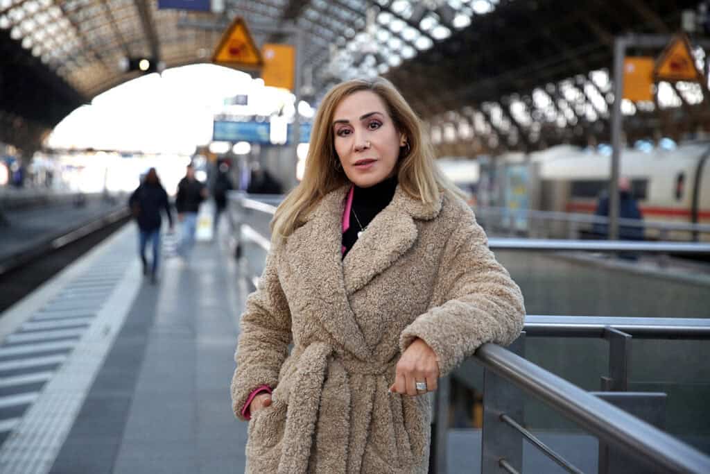 „Sie werden dich töten“: Sängerin Hozan Canê spricht über ihre Zeit in türkischen Gefängnissen