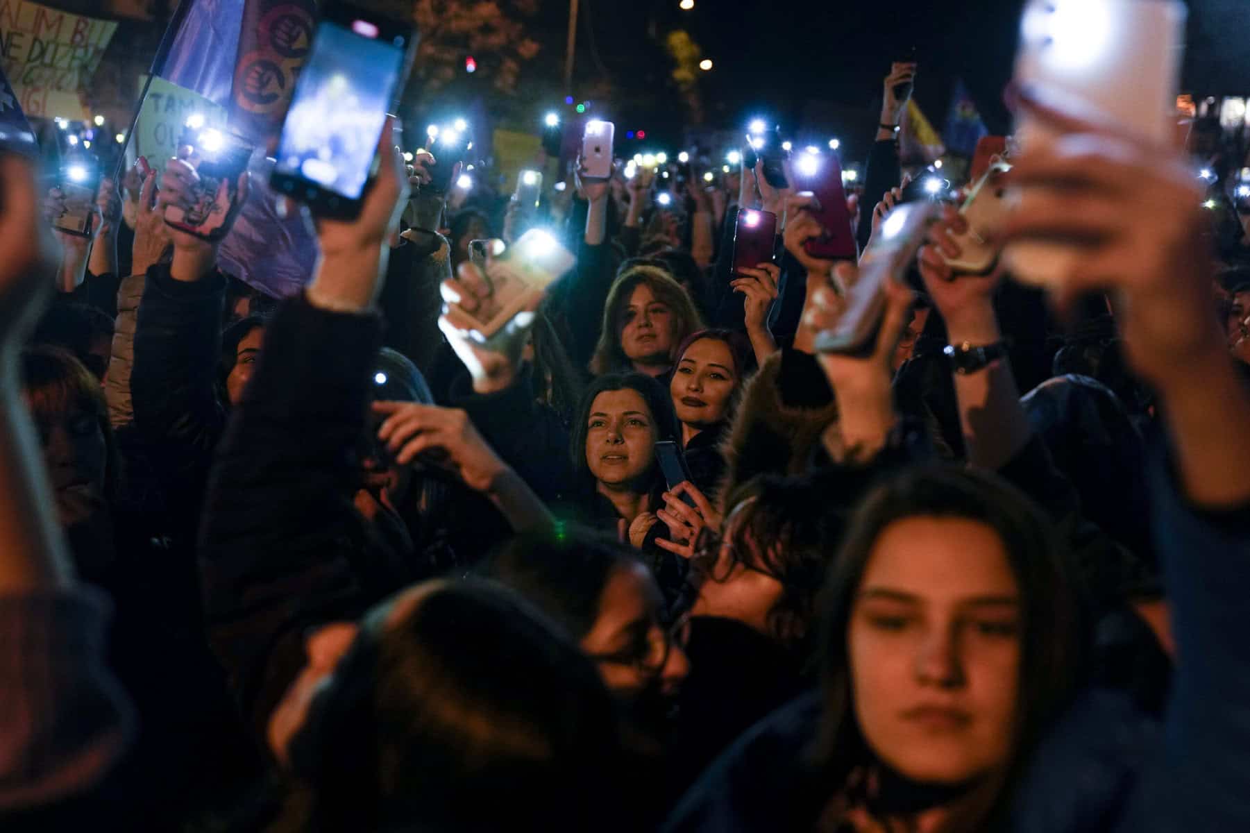 Weltfrauentag in Istanbul: Mutige Frauen protestieren trotz Verbot