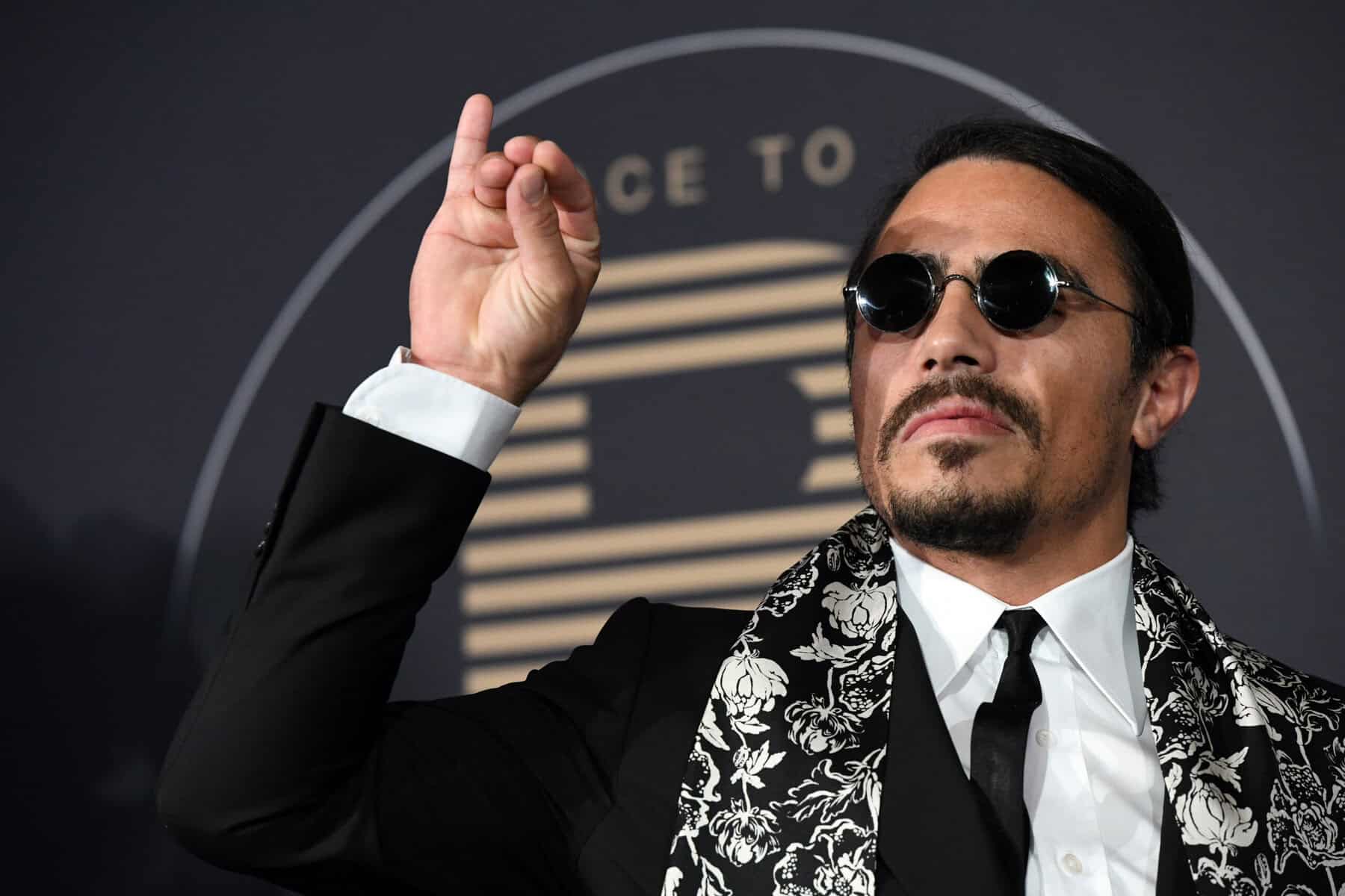 Skandal um Nusret: Wer ließ Salt Bae auf den Platz?