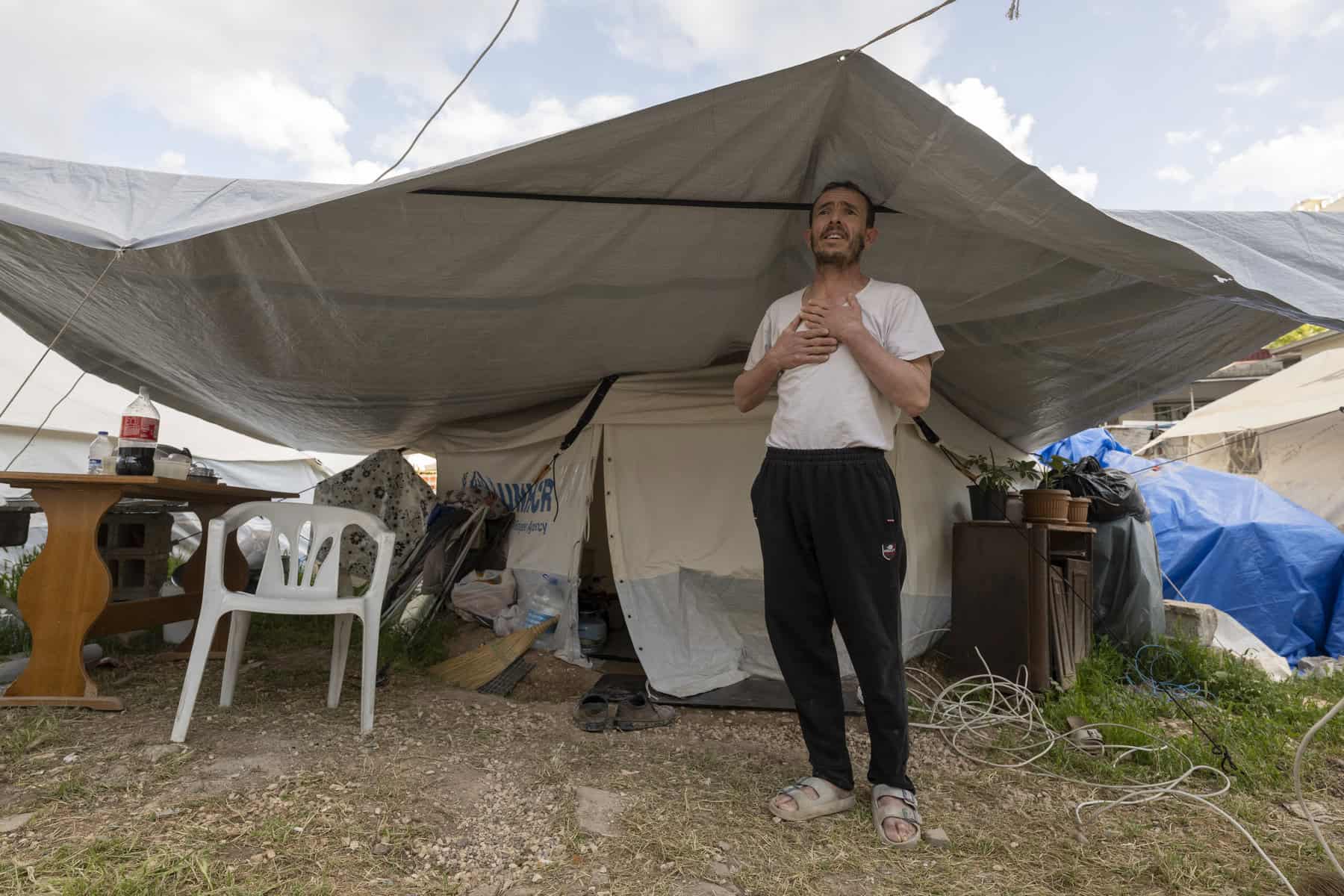 Fast drei Monate nach dem Erdbeben: Zeltleben mit Schlangen und ohne Toilette