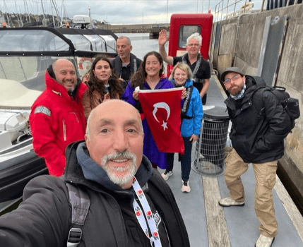 Erste türkische Schwimmerin überquert Nordkanal