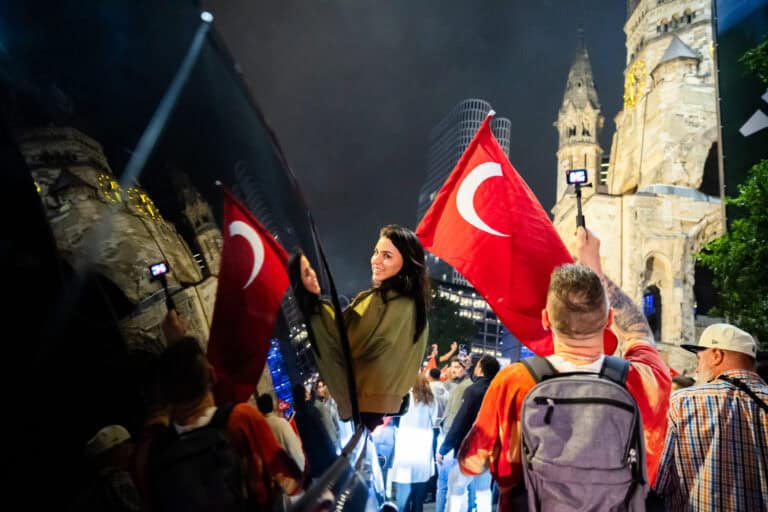 Türkei-Party auf den Straßen: Entschädigung für 2006